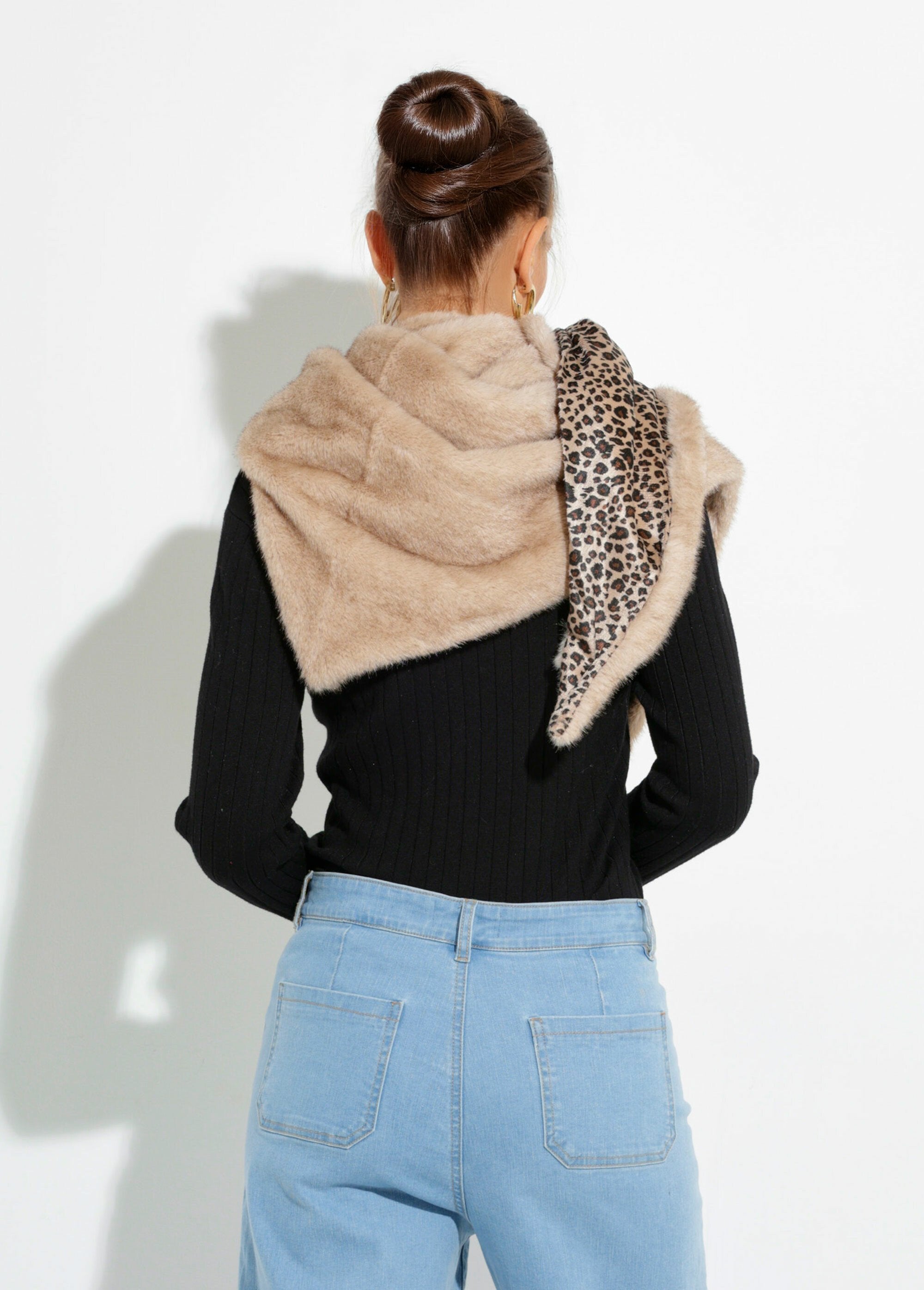 Knoop_choker_met_luipaardbont_Beige_et_leopard_DO1_slim