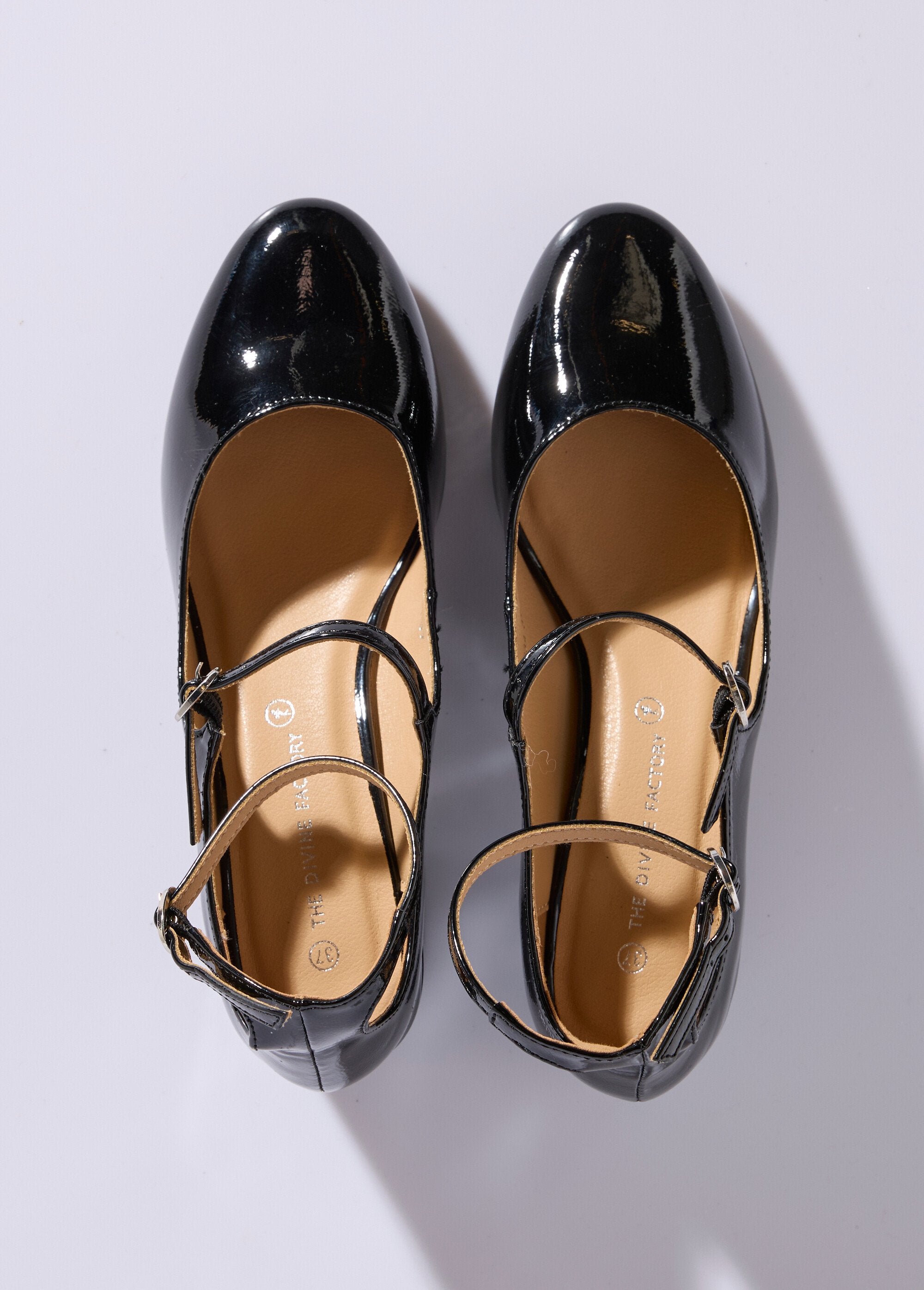 Enkellaarsjes_met_ronde_teen_en_dunne_riempjes_Noir_OV1_slim