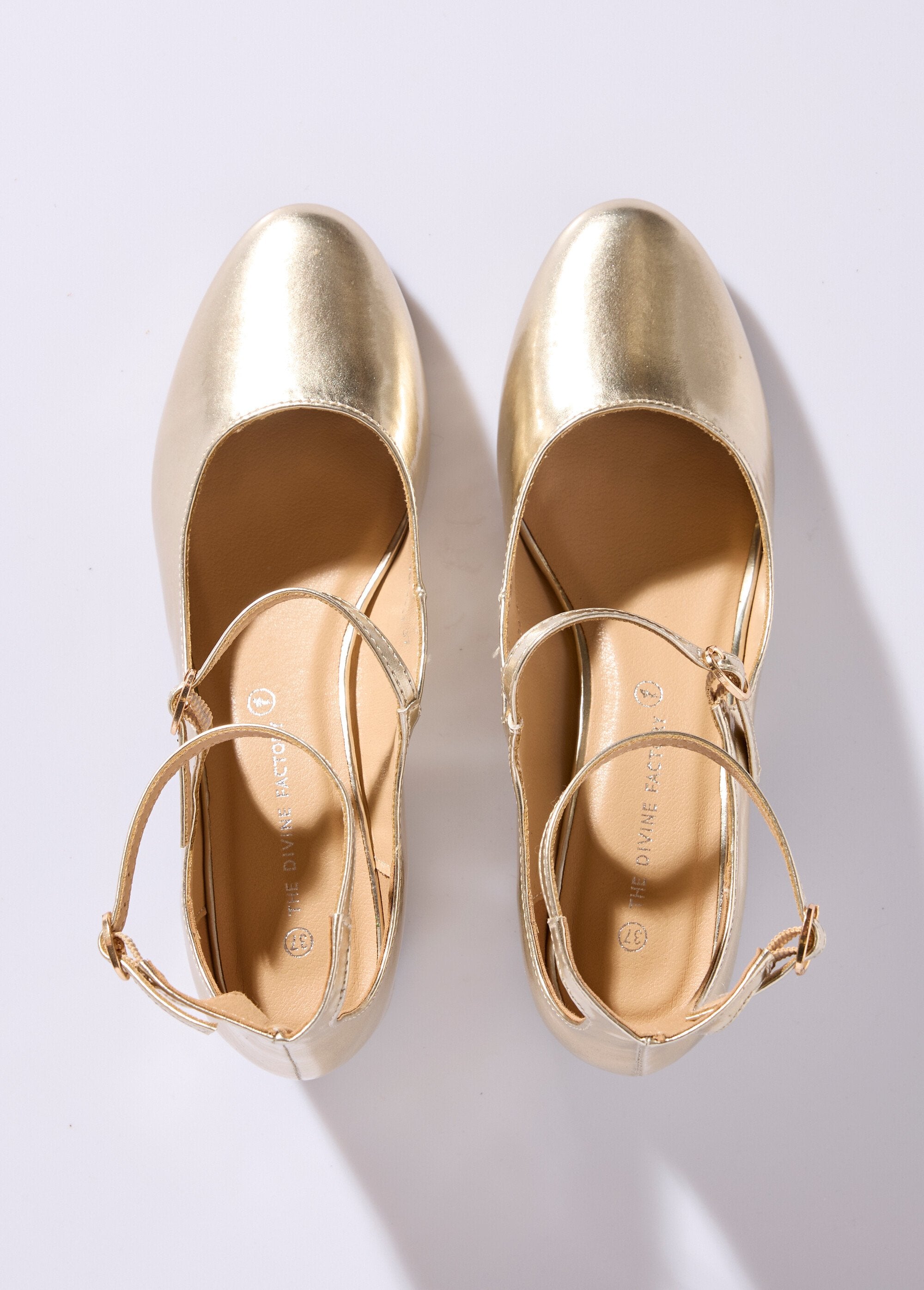 Enkellaarsjes_met_ronde_teen_en_dunne_riempjes_Dore_OV1_slim