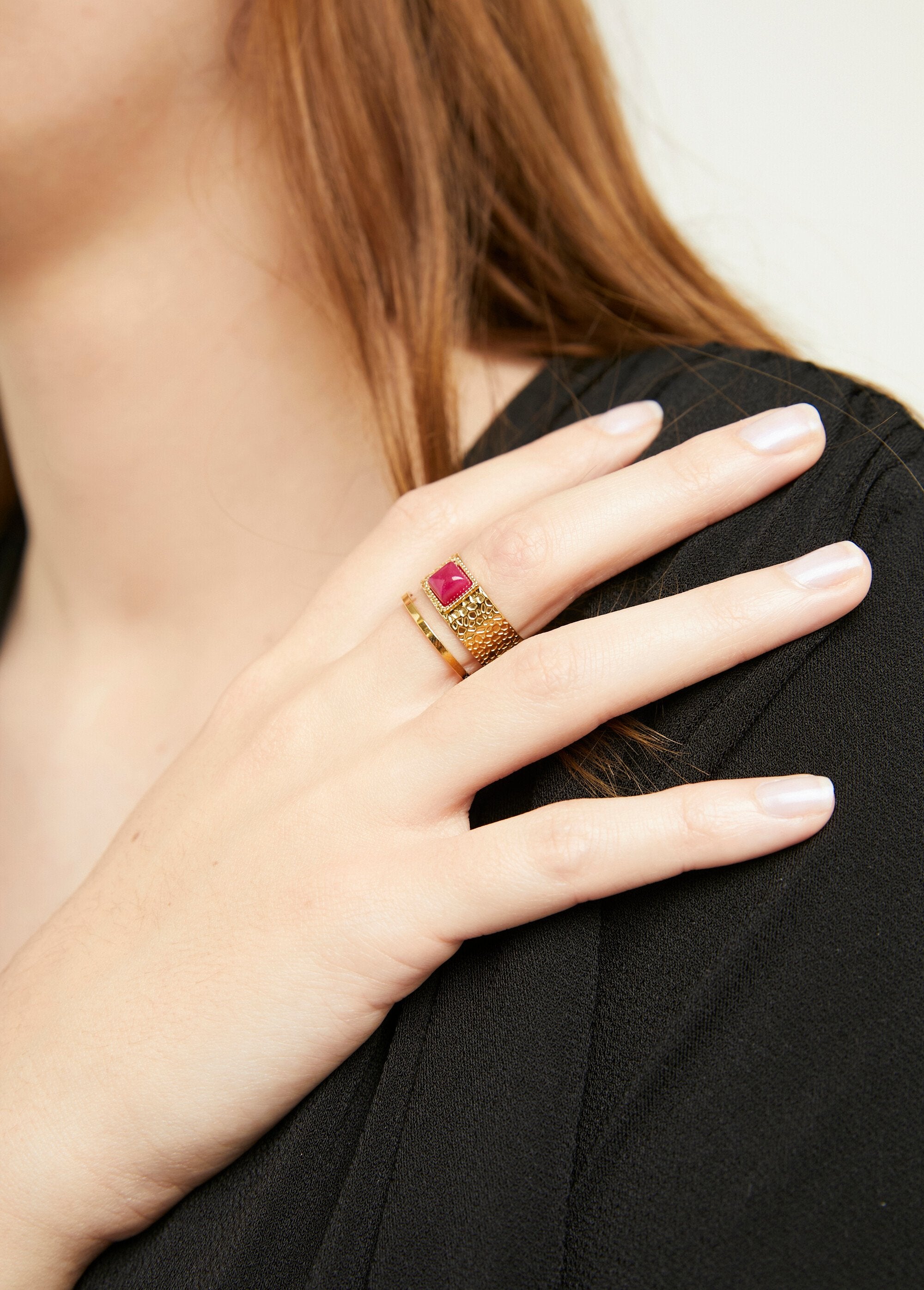 Brede_stalen_ring_met_cabochon_steen_Dore_et_rose_FA1_slim