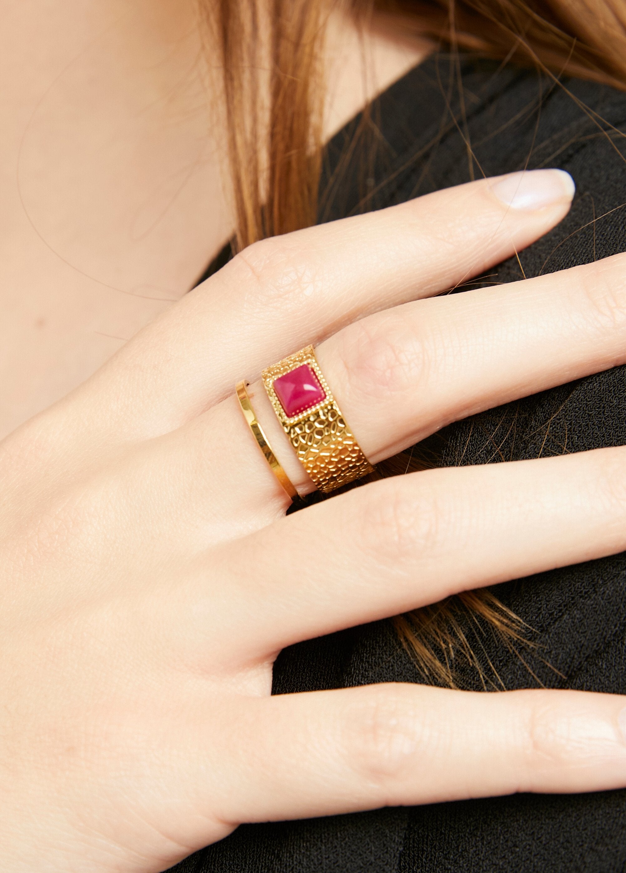 Brede_stalen_ring_met_cabochon_steen_Dore_et_rose_FA2_slim