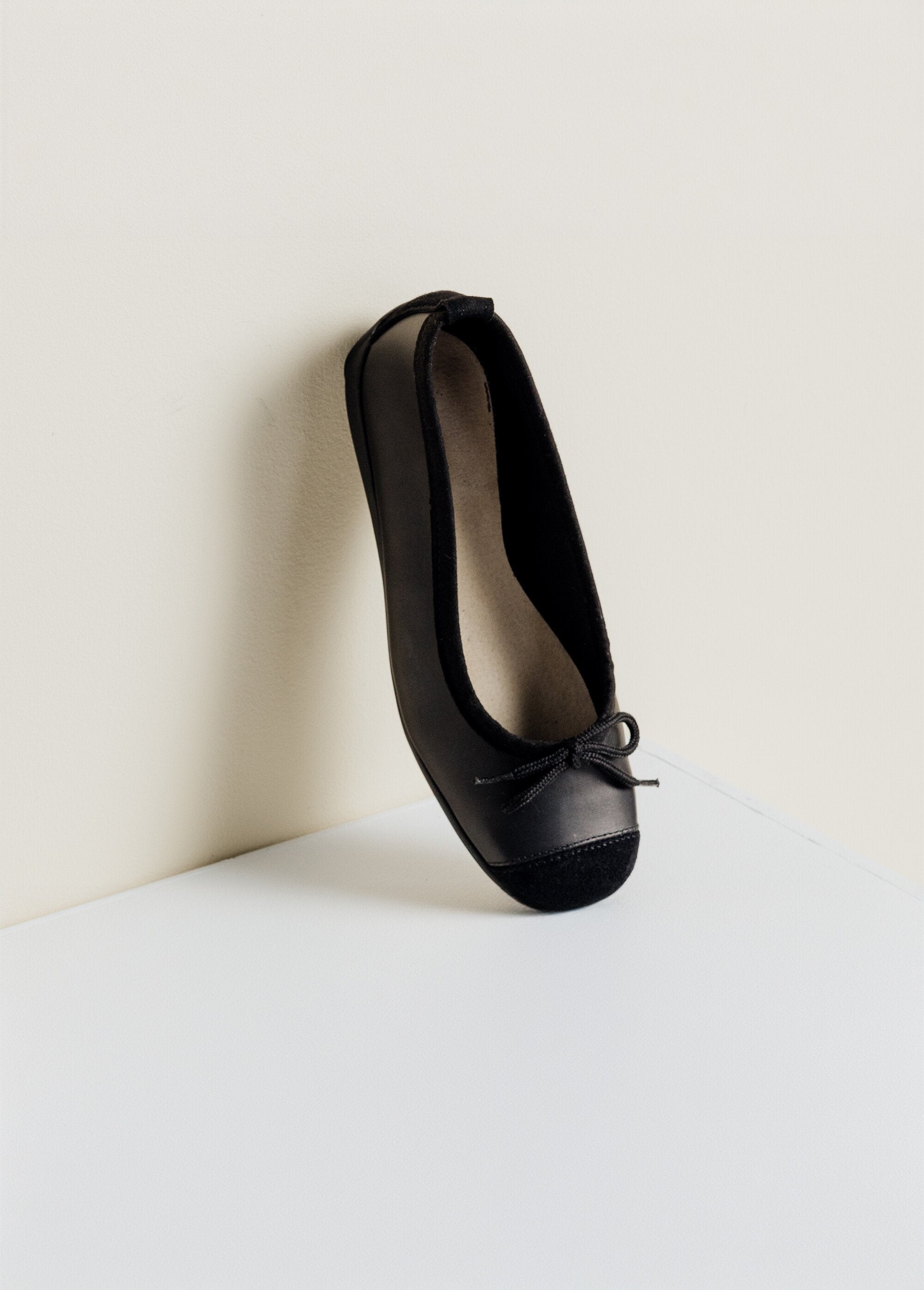 Standaard_breedte_leren_ballerina_Noir_OV1_slim