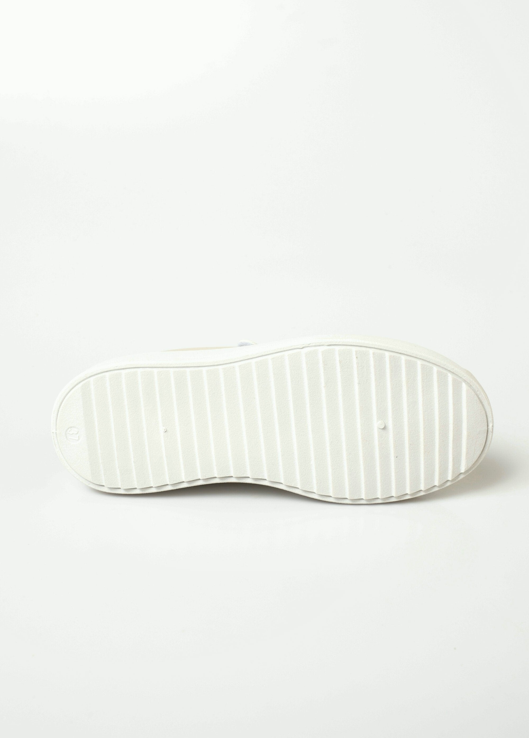 Tweekleurige_gympen_met_klittenband_in_dierenstijl_Beige_UN1_slim