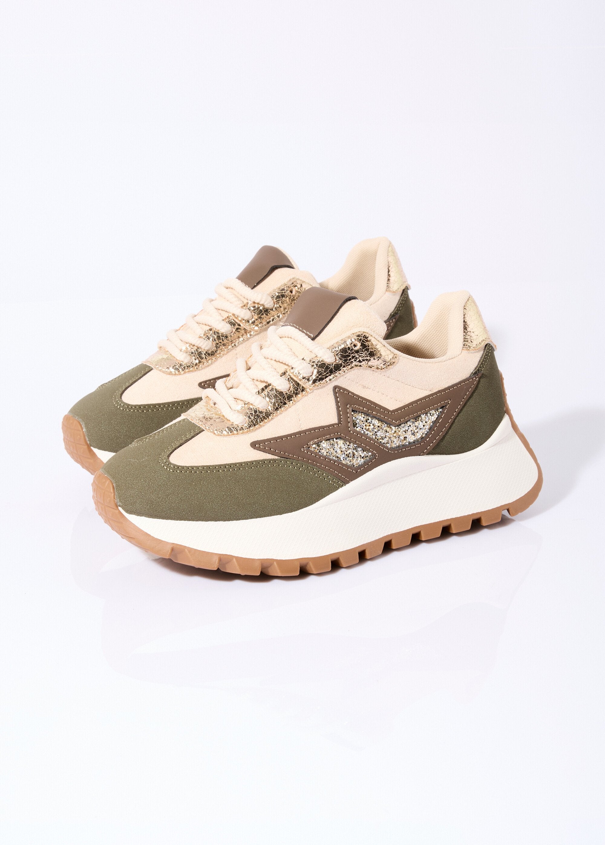 Sportschoenen_met_sleehak_van_verschillende_materialen_Vert_et_beige_DE1_slim