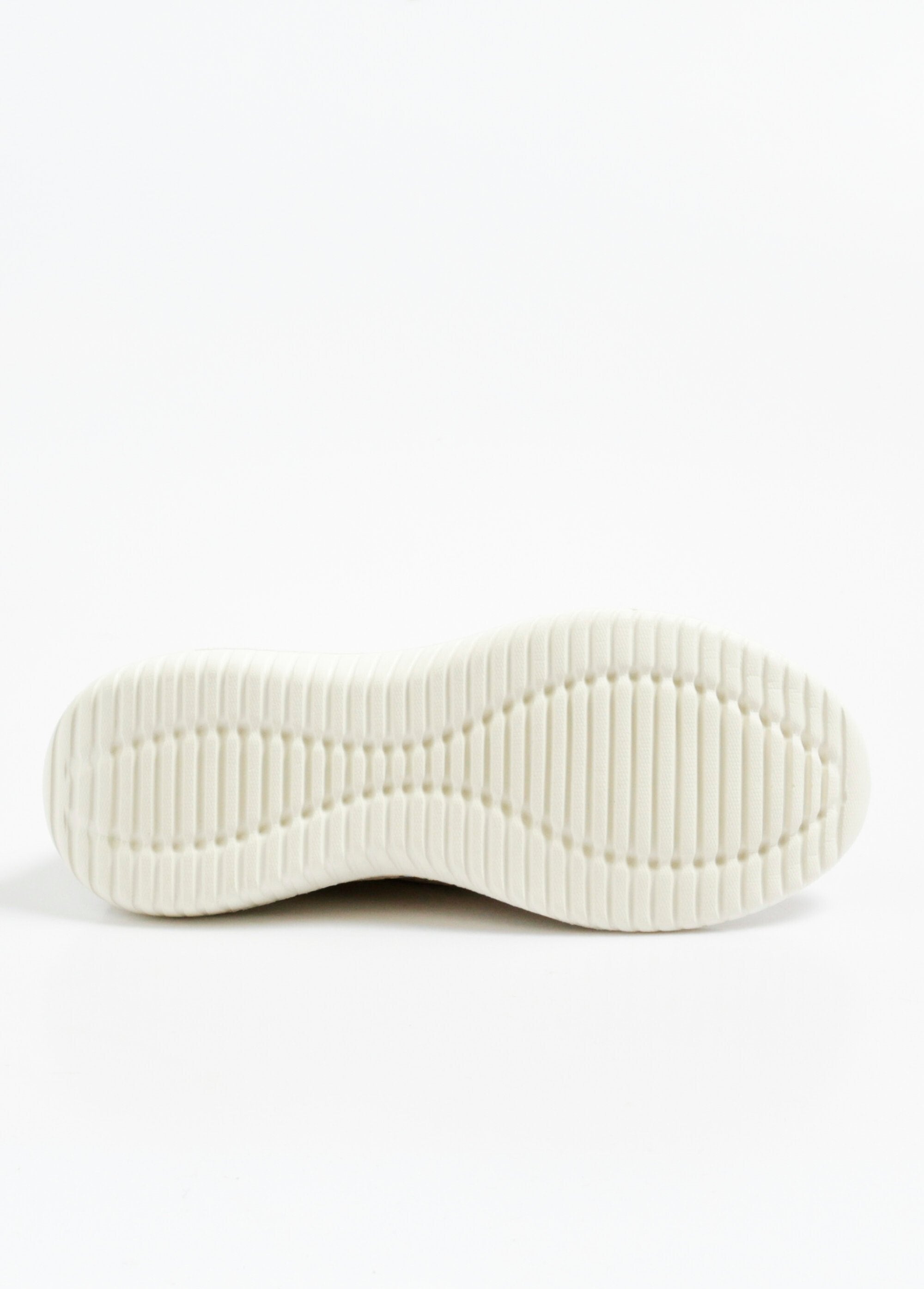 Geperforeerde_suède-look_sportschoenen_met_veters_Beige_UN1_slim