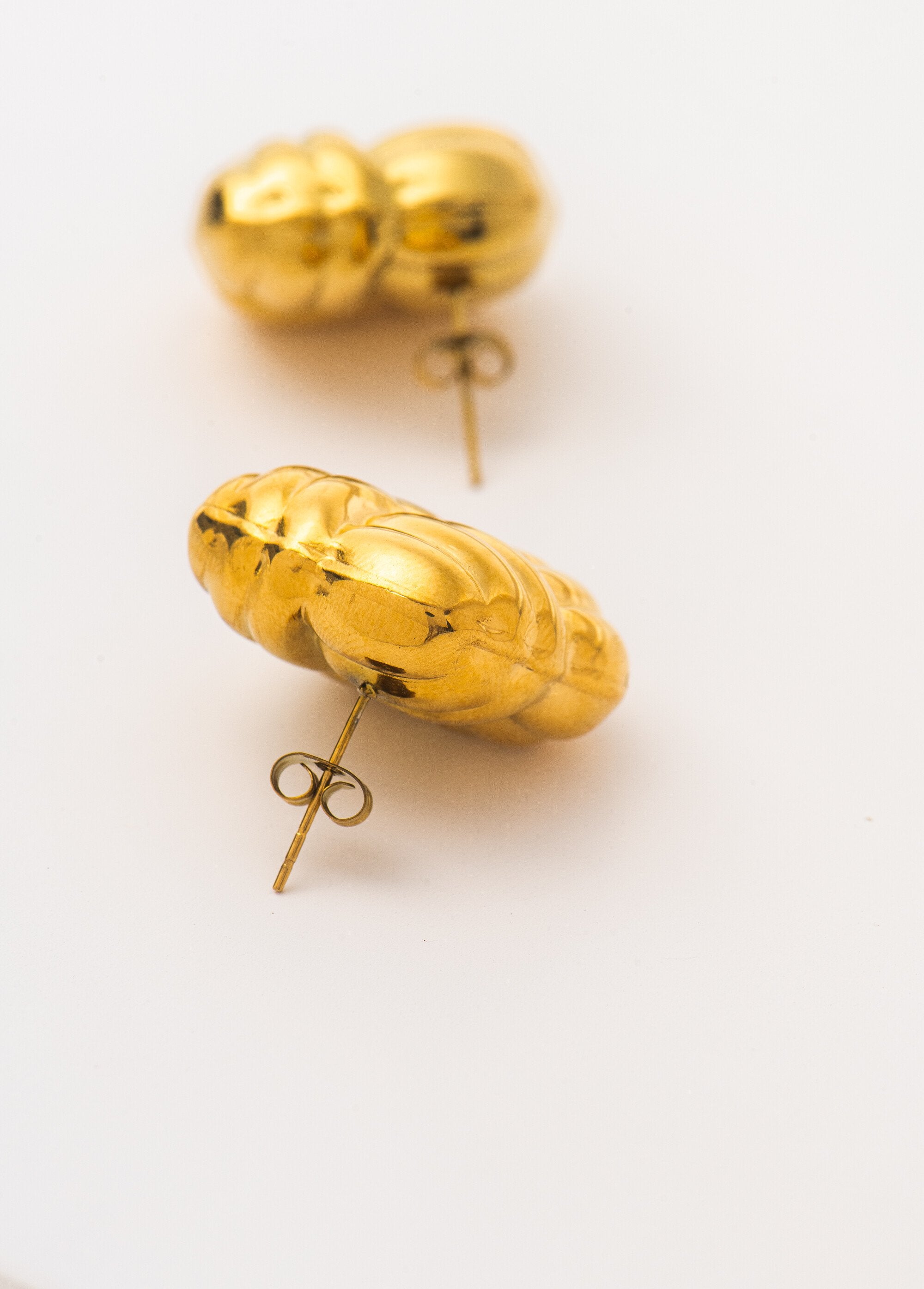 Vierkante_gedraaide_oorbellen_Dore_DE2_slim