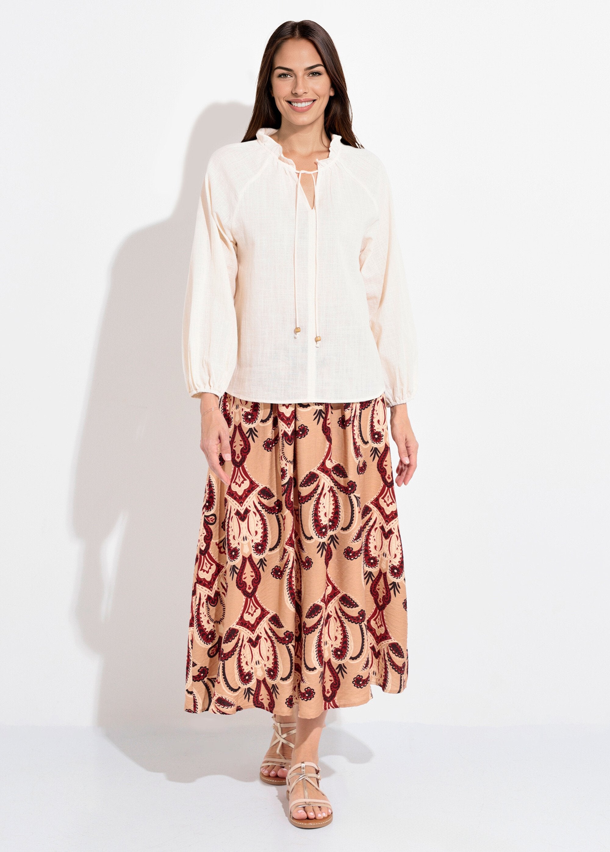 Losvallende_blouse_met_V-hals_en_striksluiting_Beige_SF1_slim