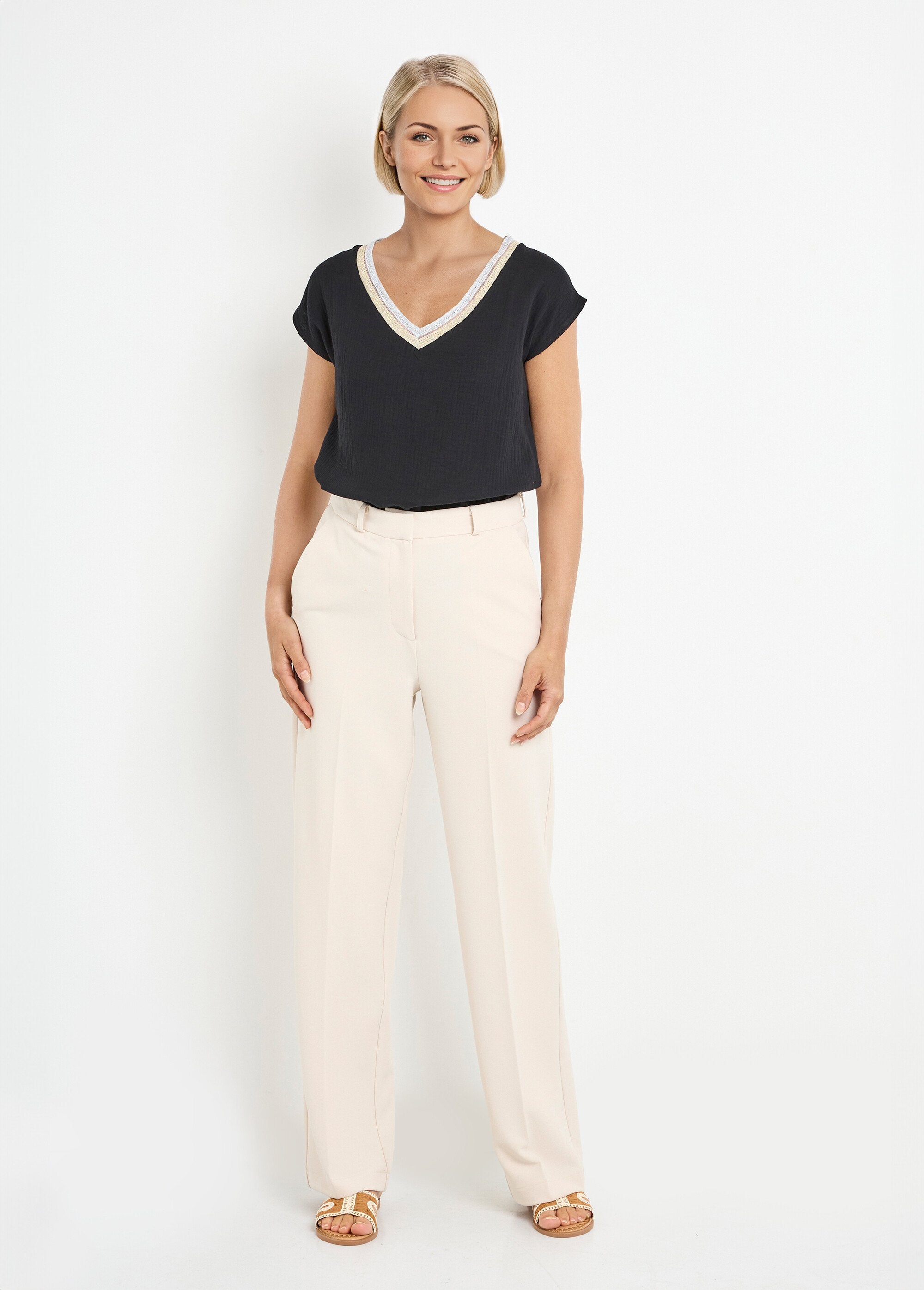 Katoenen_blouse_van_gaas_met_V-hals_vlecht_Noir_SF1_slim