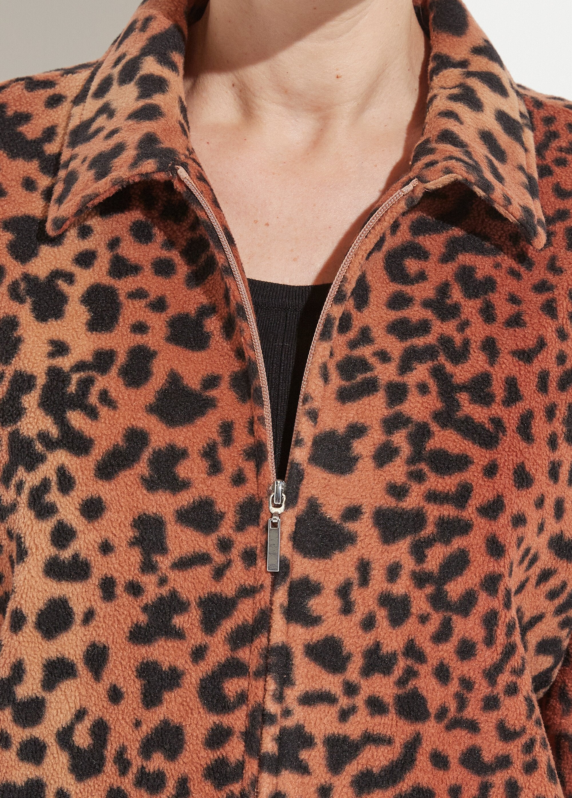 Bedrukte_fleece_jas_met_rits_Marron_et_noir_DE1_slim