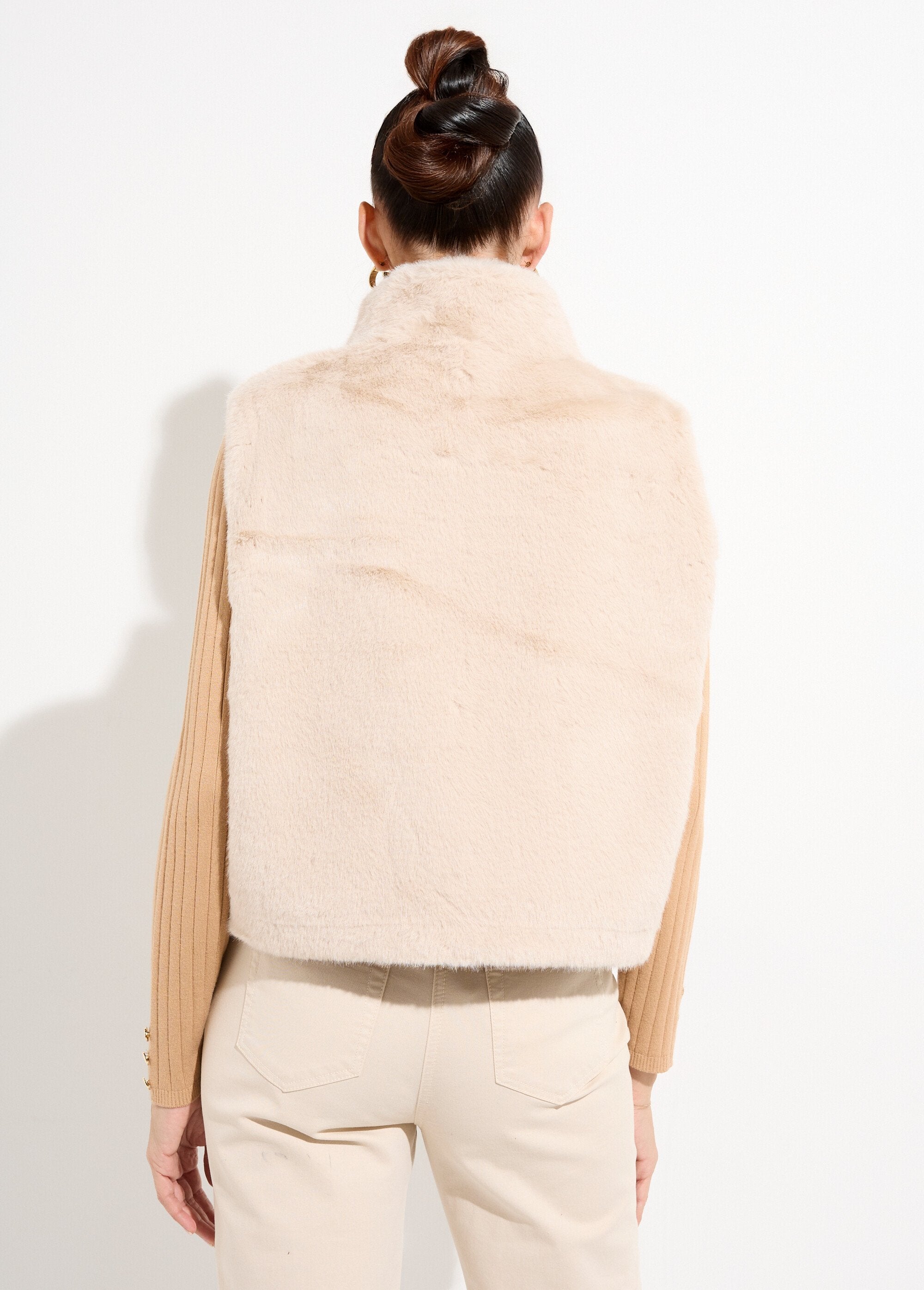 Mouwloos_bontjasje_met_rits_Ecru_DO1_slim
