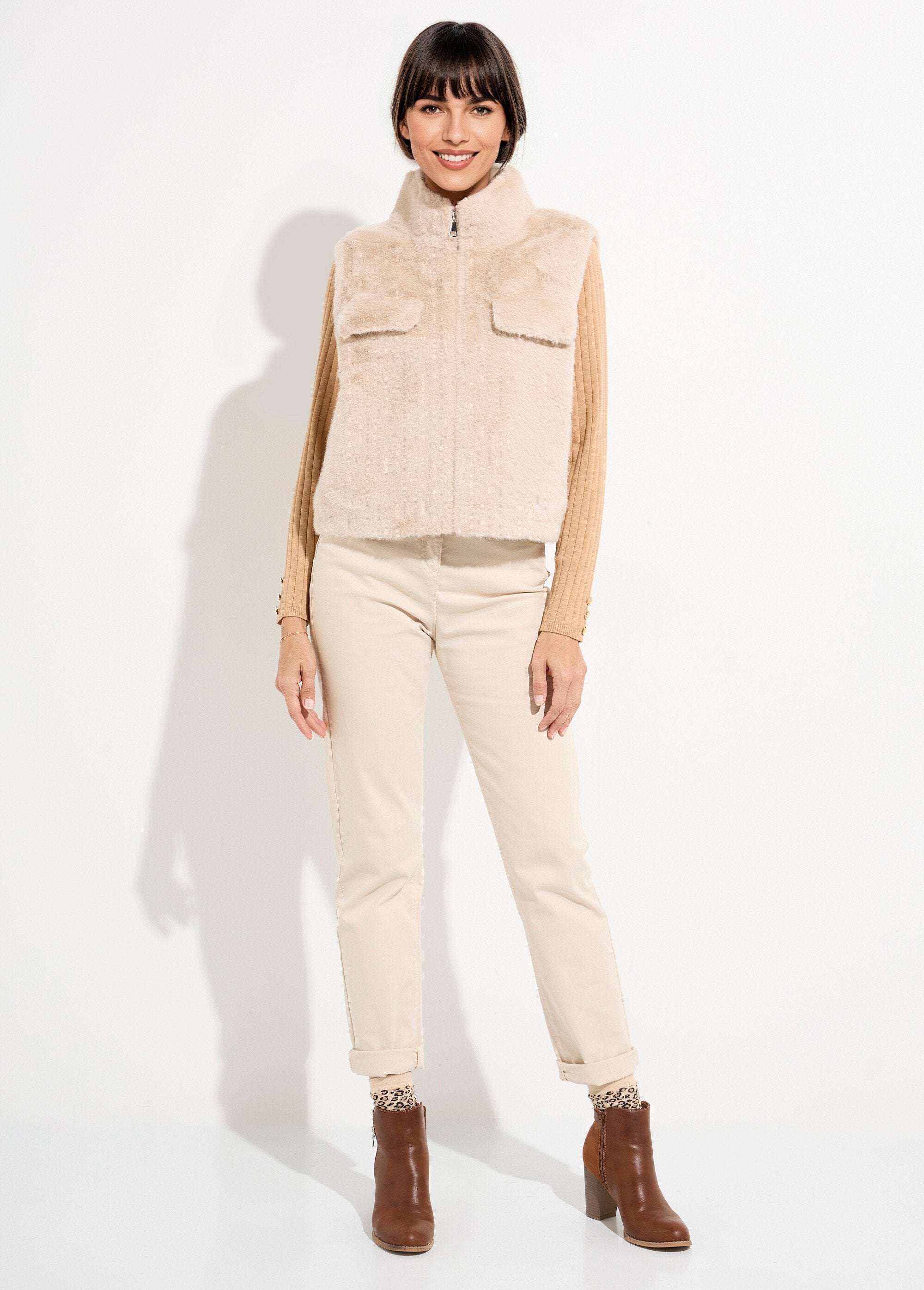 Mouwloos_bontjasje_met_rits_Ecru_SF1_slim