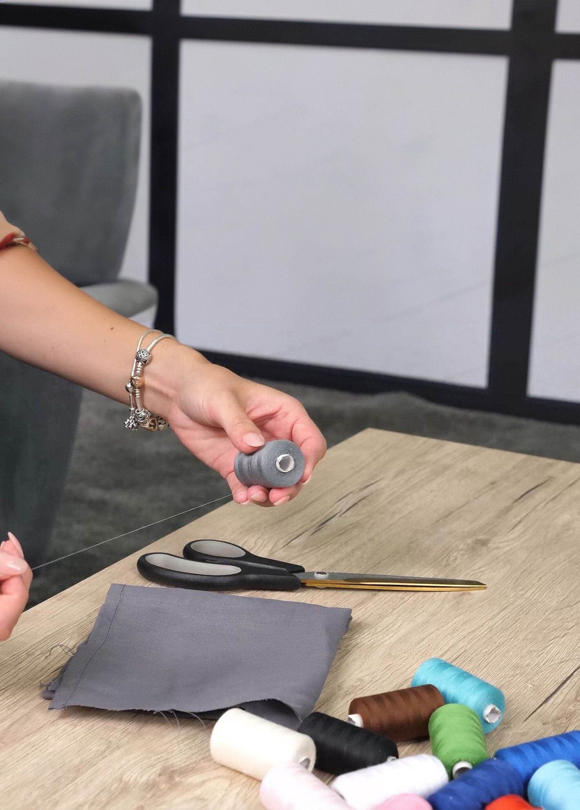 Spoelen_gekleurd_naaigaren_-_pak_van_15_Blanc_DE1_slim