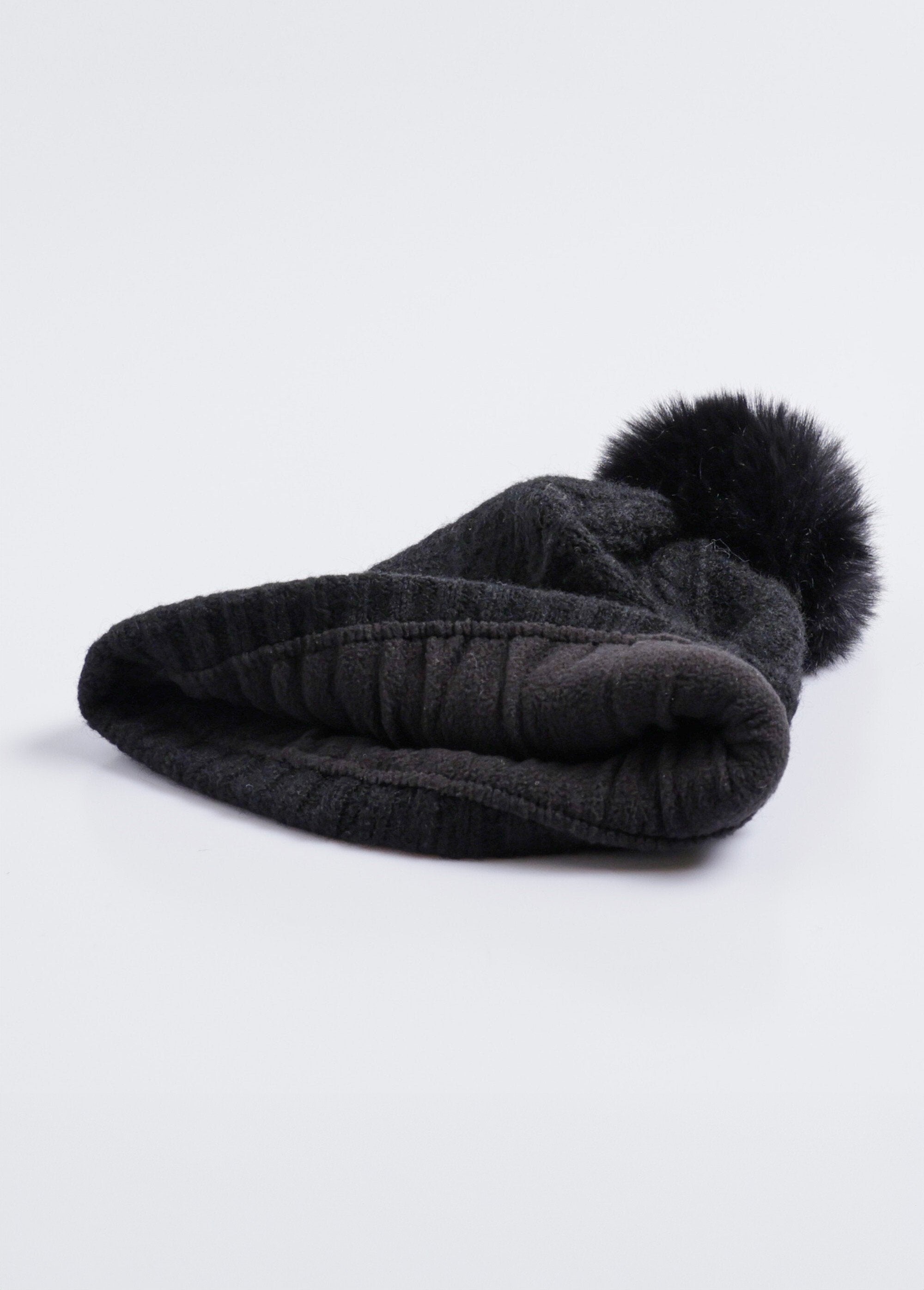 Wollen_geribde_muts_met_pompon_Noir_DE1_slim