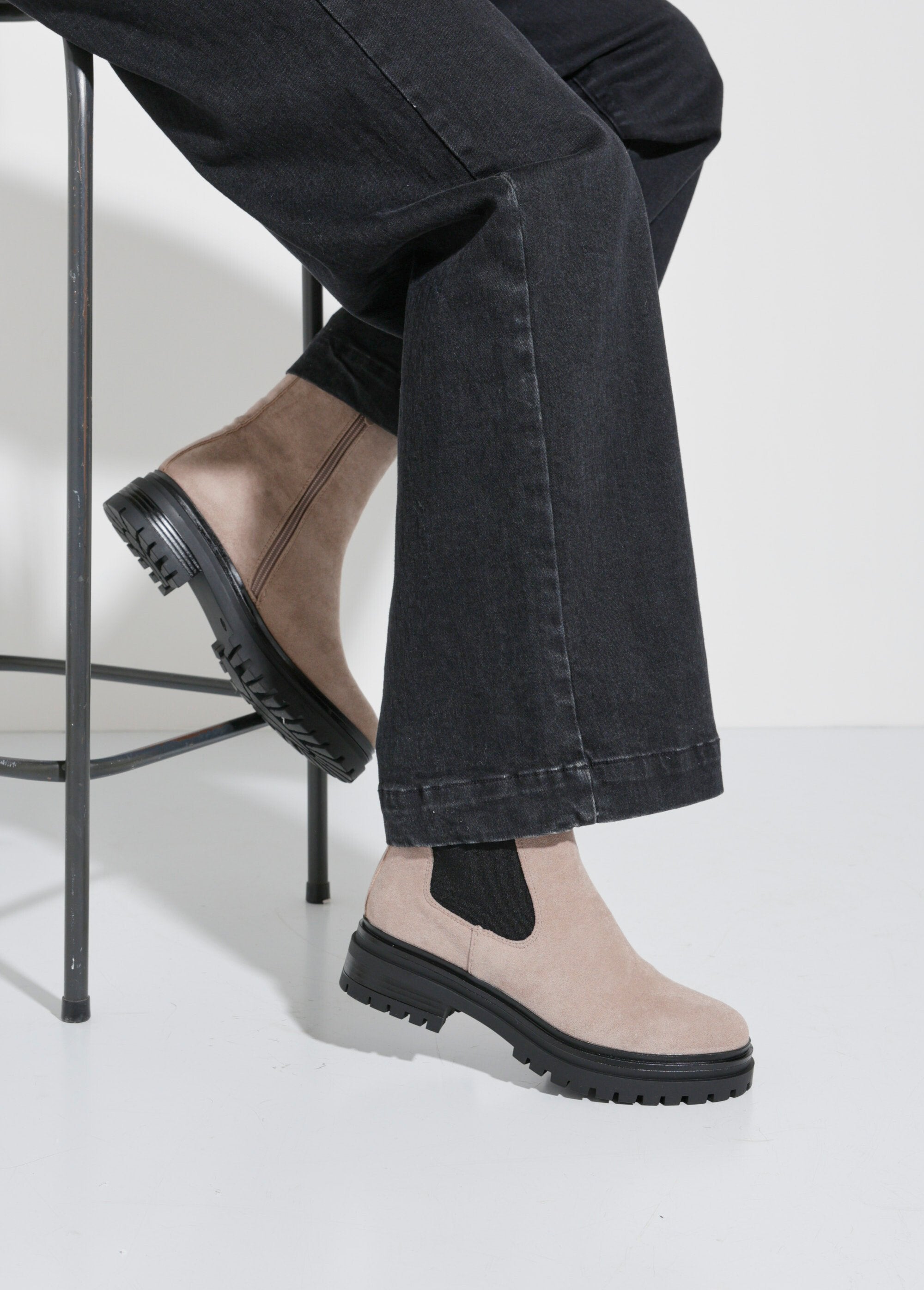 Chelsea_hoge_laarzen_met_ingekeepte_zool_Beige_SF1_slim