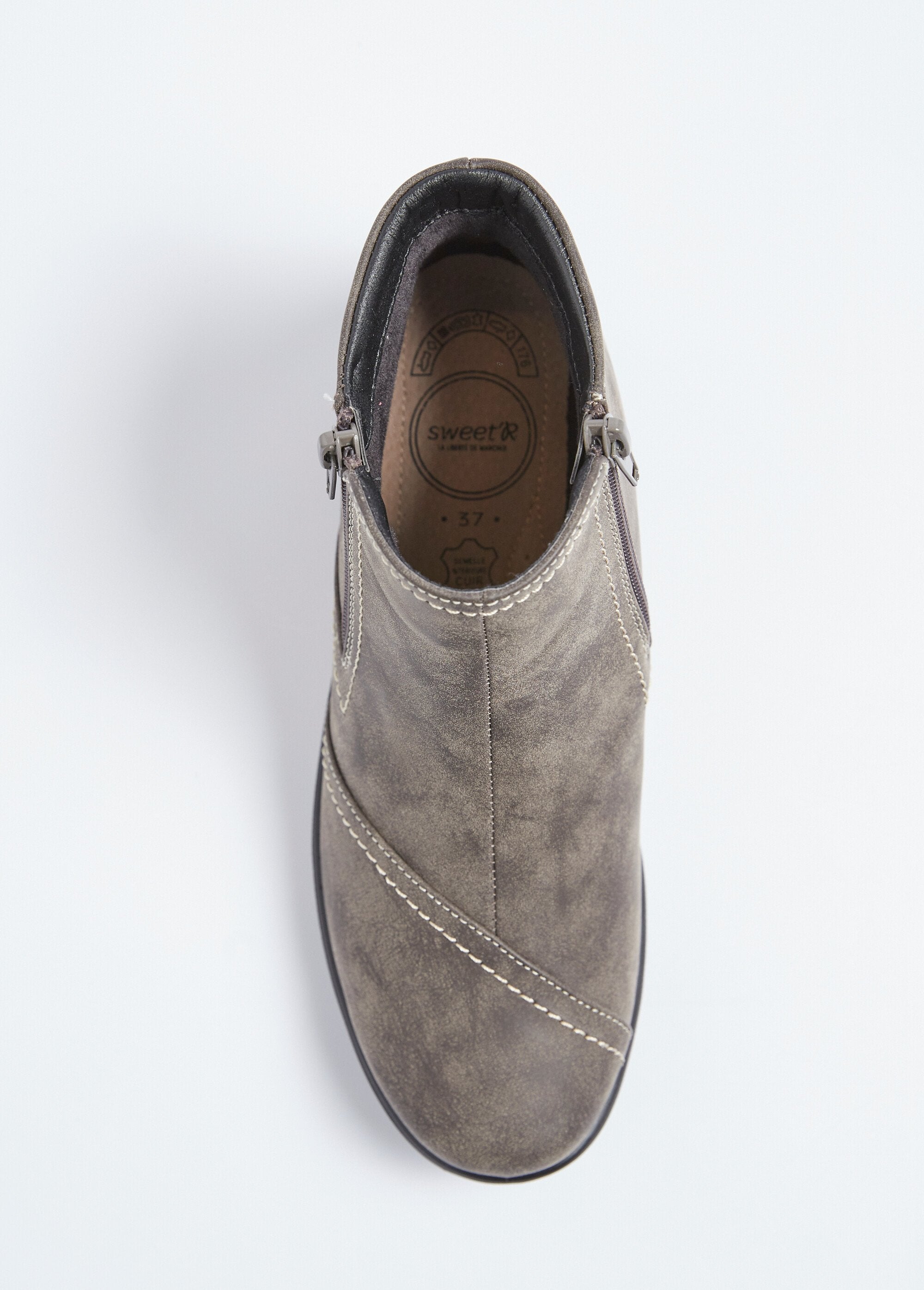 Comfortabele_wijdte_sleehakken_met_dubbele_rits_Taupe_OV1_slim