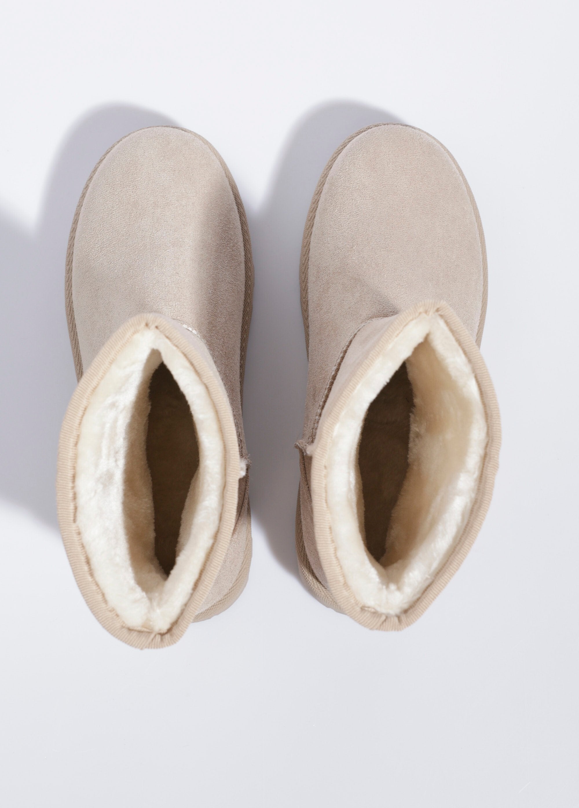 Warm_gevoerde_laarzen_met_plateauzool_Beige_OV1_slim