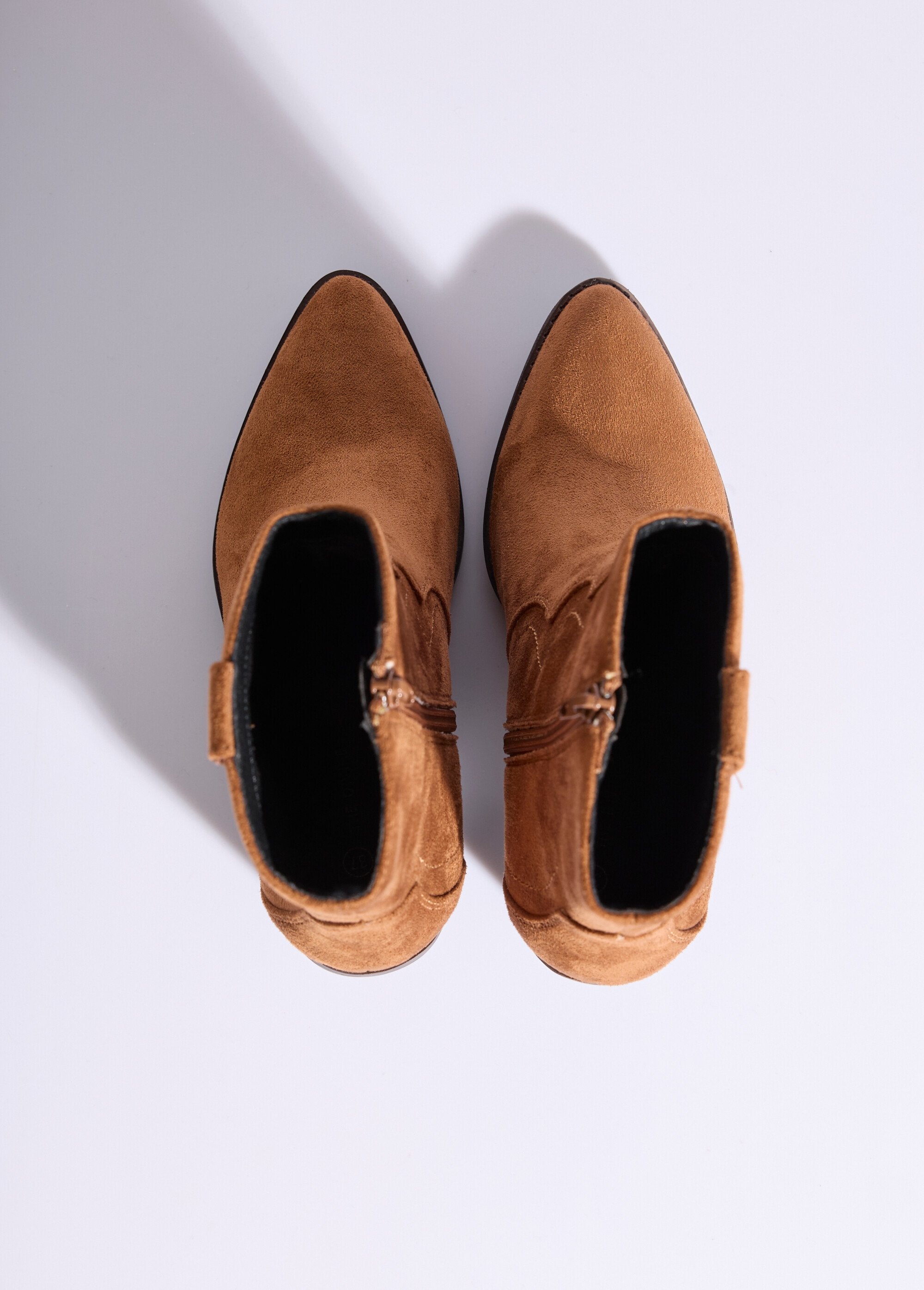 Spitse_westernlaarzen,_afgeschuinde_hak_Camel_OV1_slim