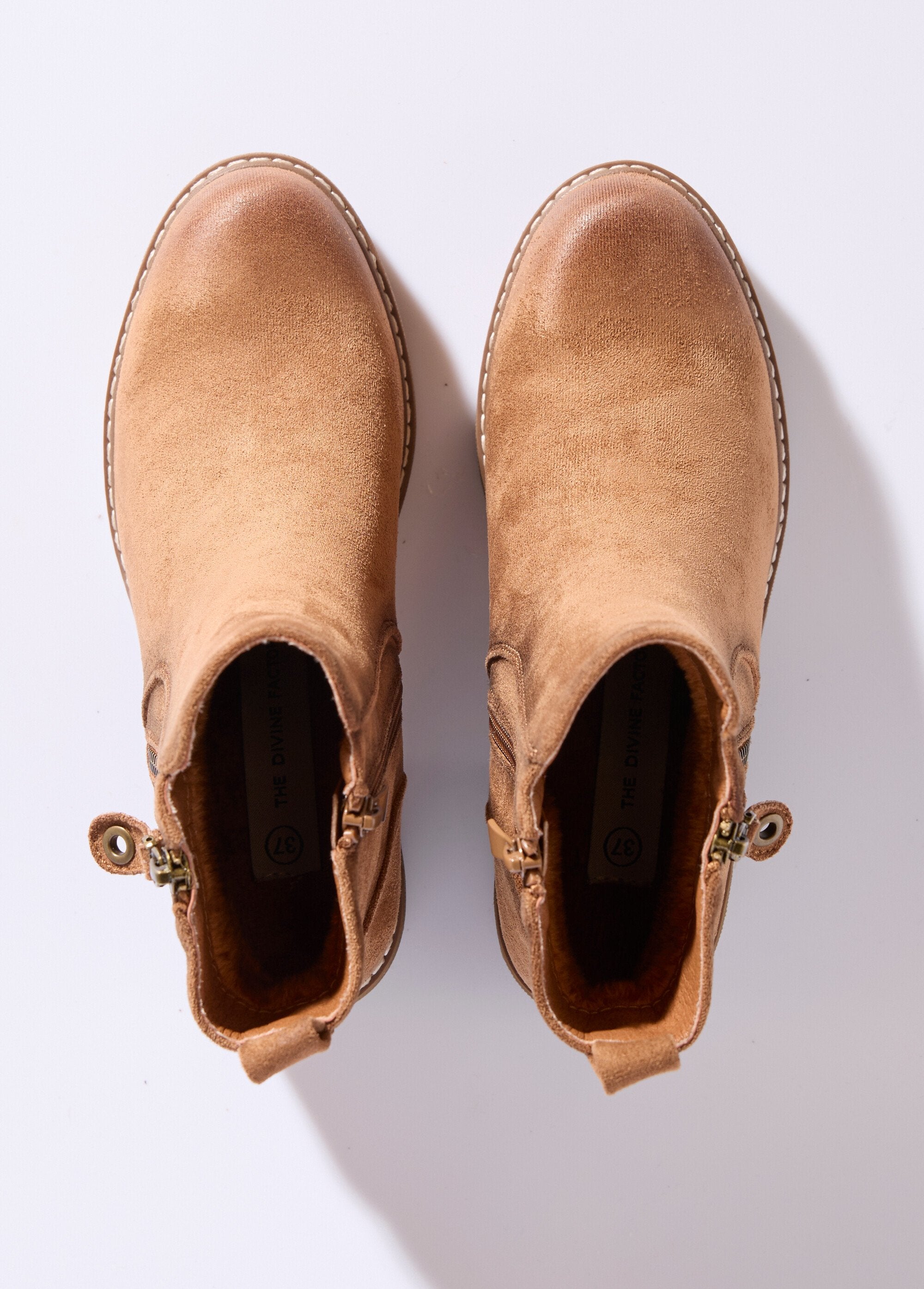 Laarzen_met_rits,_hak_en_used-effect_teen_Camel_OV1_slim