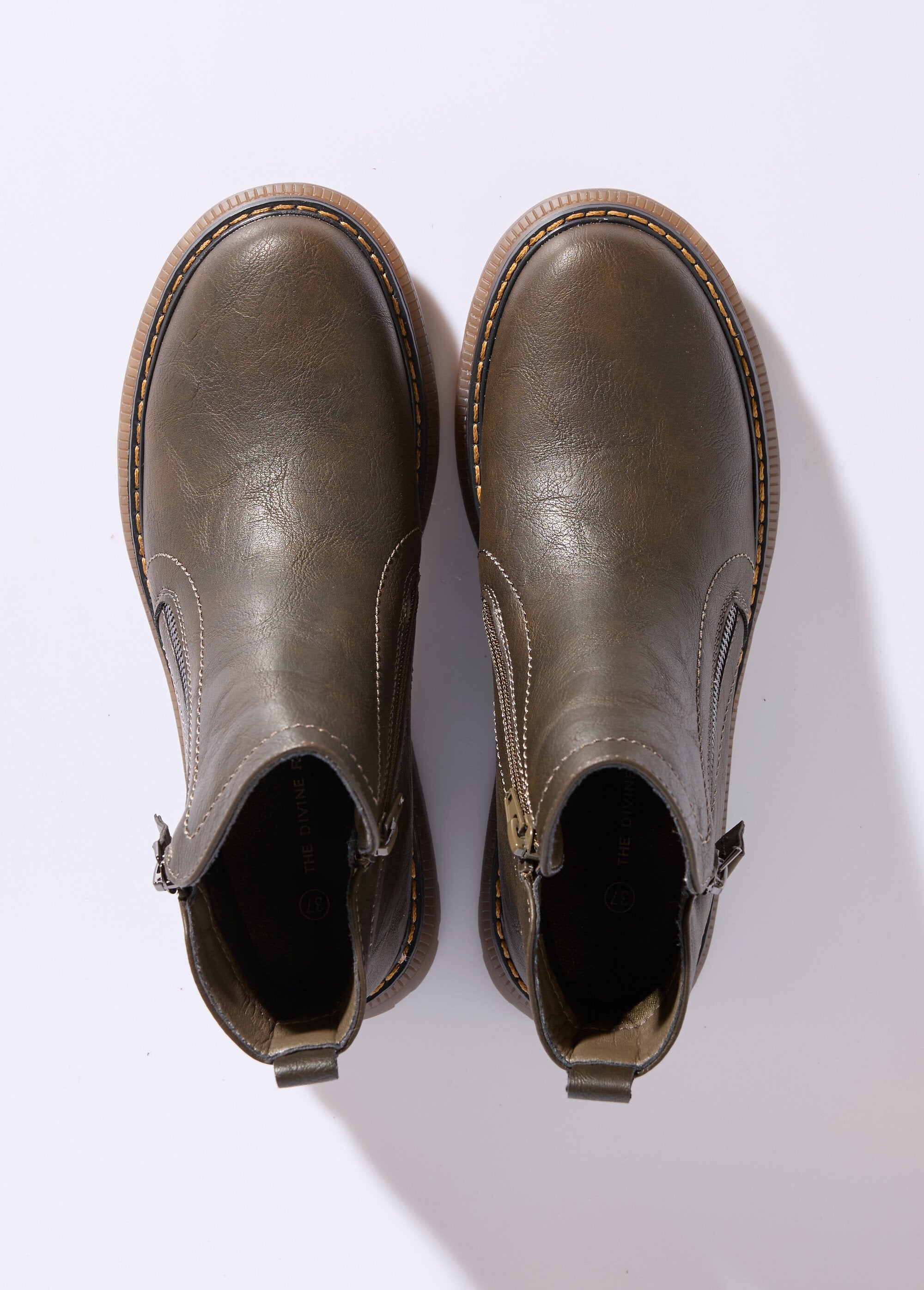 Laarzen_met_rits,_contrasterende_stiksels_Kaki_OV1_slim