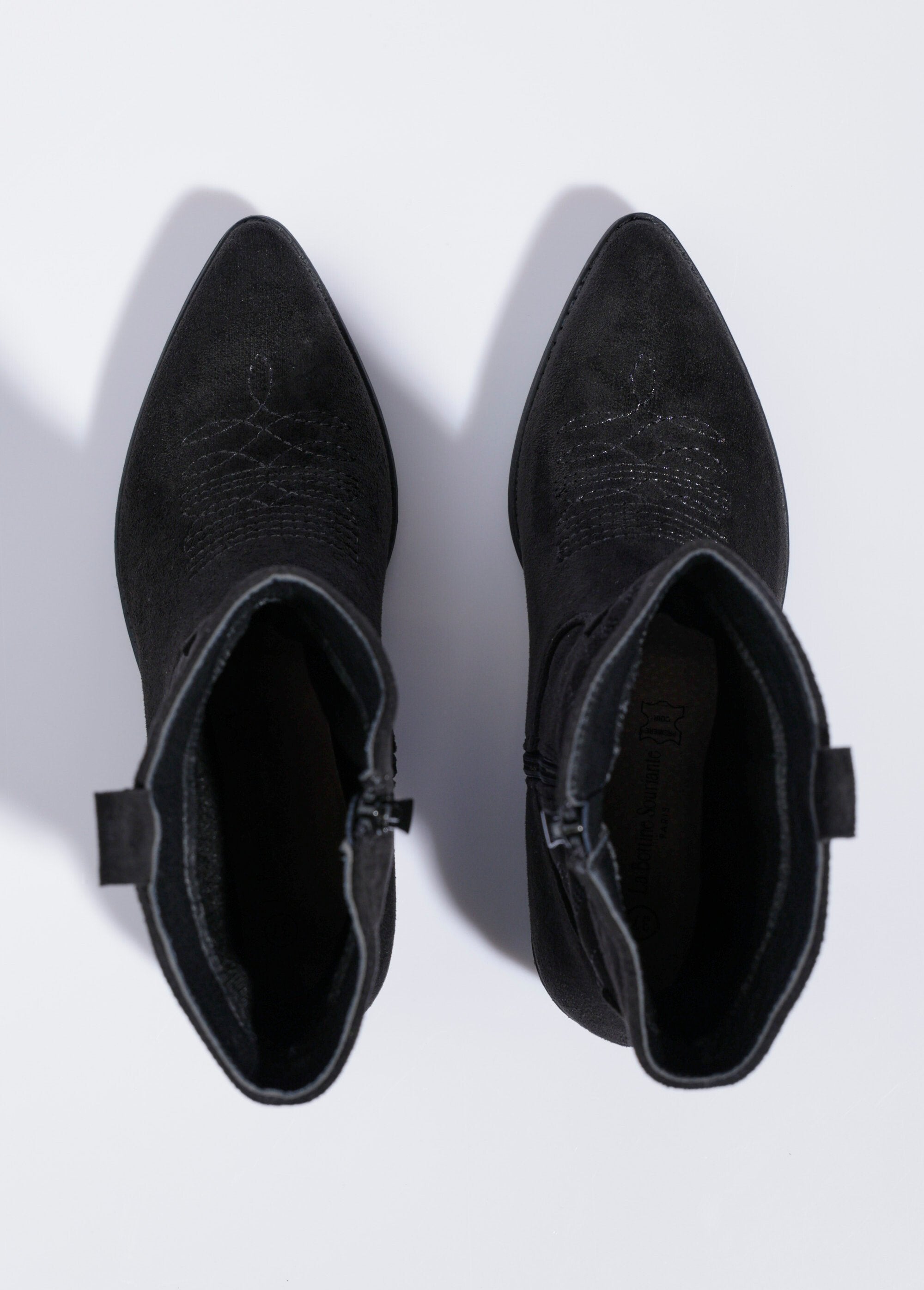 Suède_enkellaarsjes_met_hak_in_westernstijl_Noir_OV1_slim