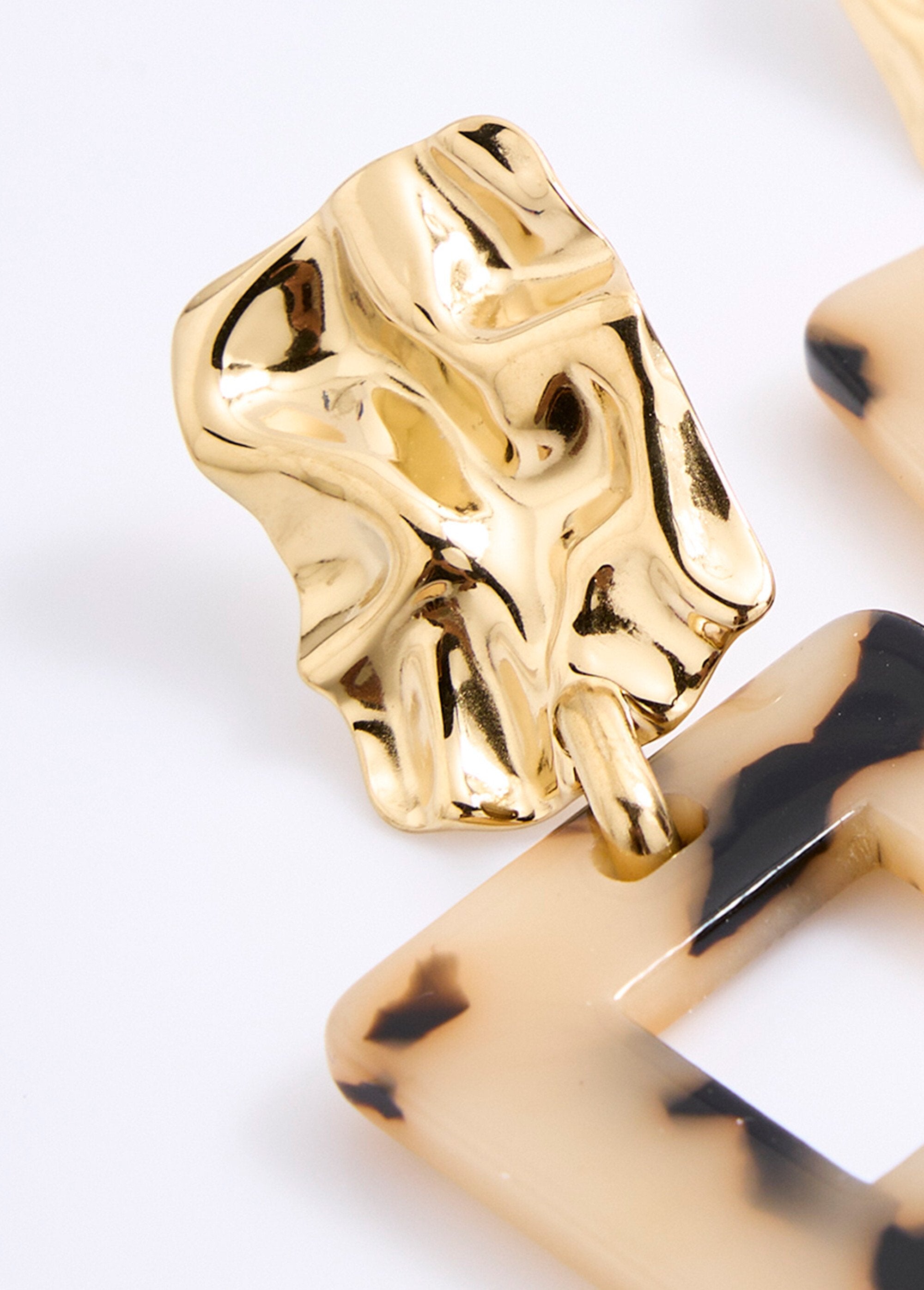 Vierkante_opengewerkte_hanger_oorbellen_Dore_et_ecaille_DE1_slim