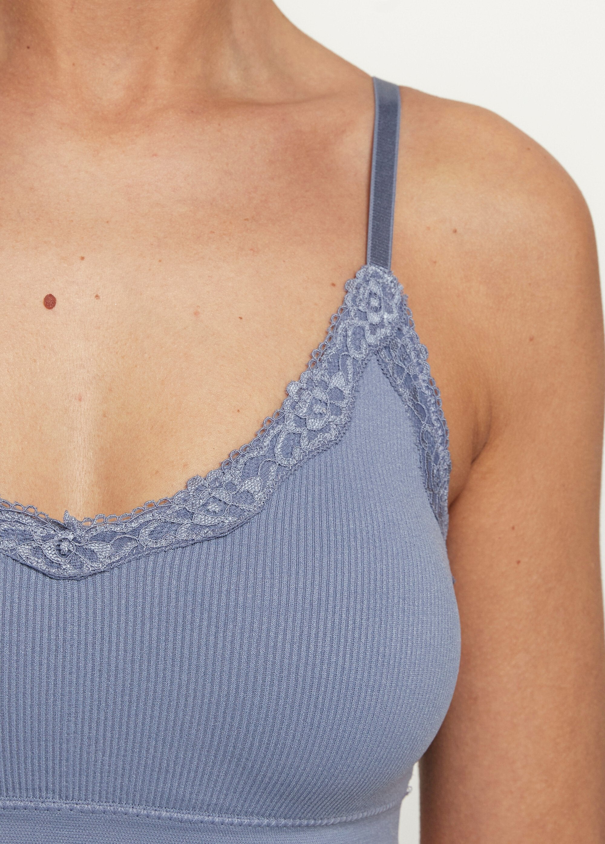 Naadloze_beha_met_kanten_randje_Bleu_DE1_slim