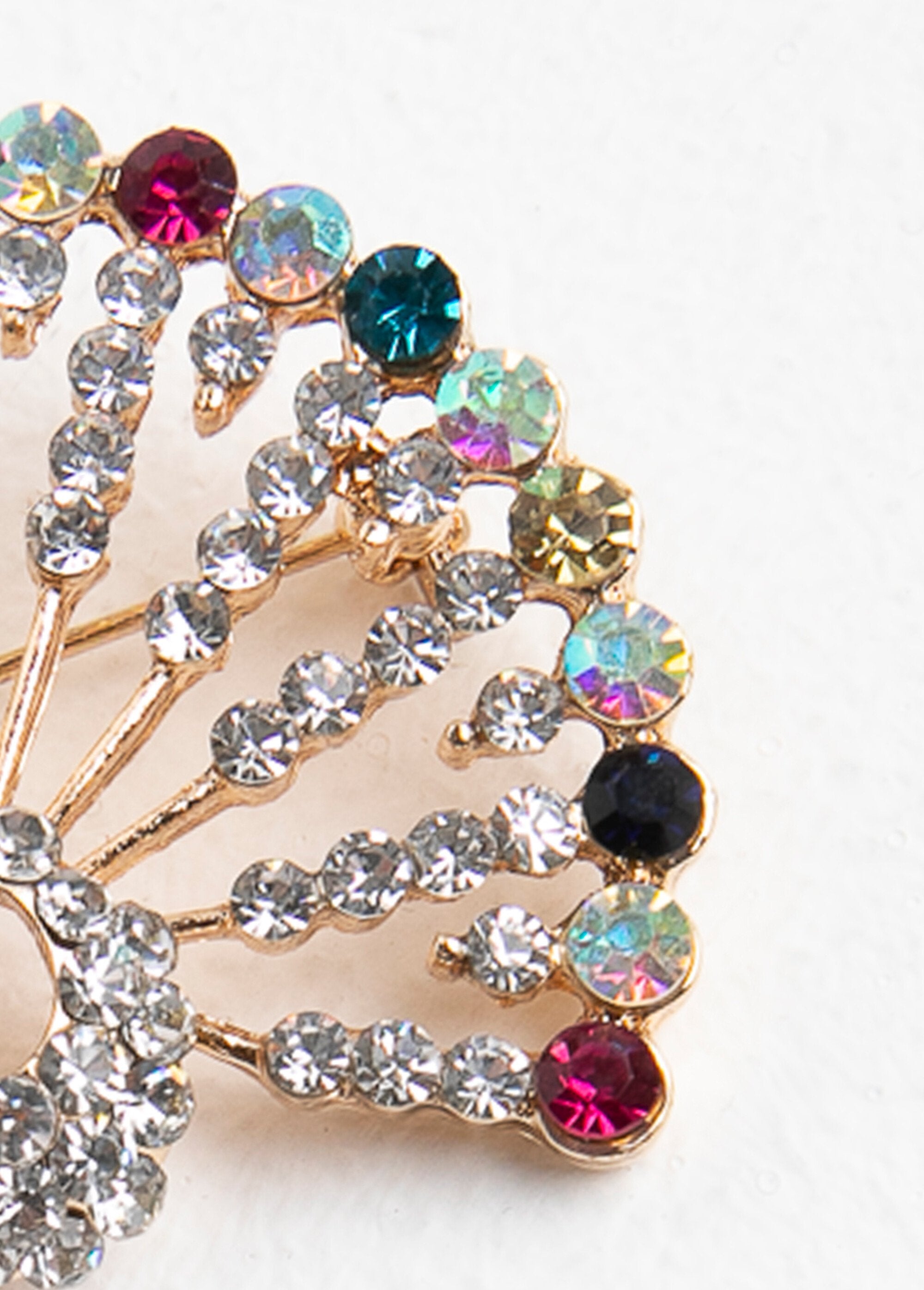 Veelkleurige_pauwenbroche_Broche_paon_DE1_slim