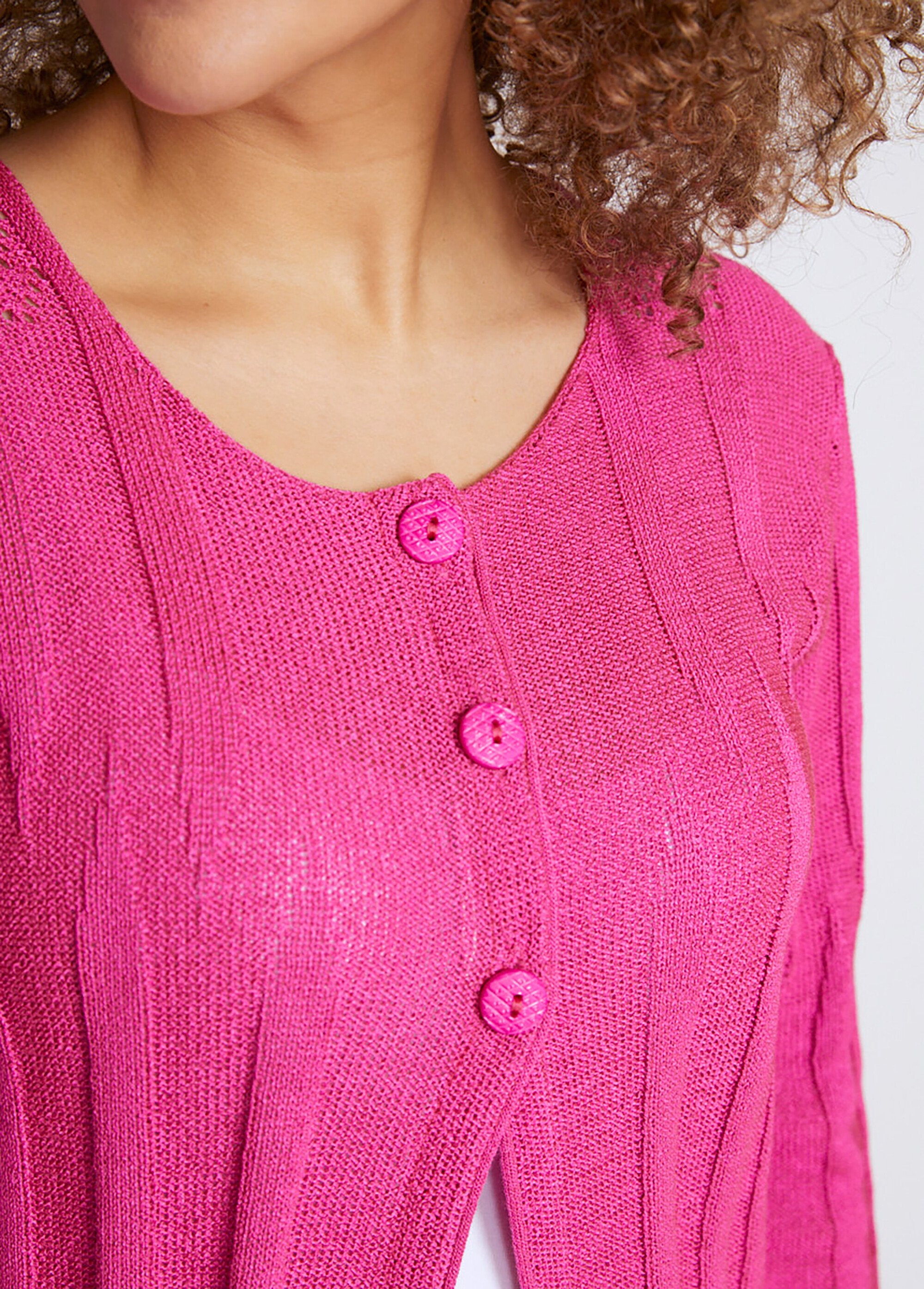 Lang_opengewerkt_vest_met_knopen_Fuchsia_DE2_curvy