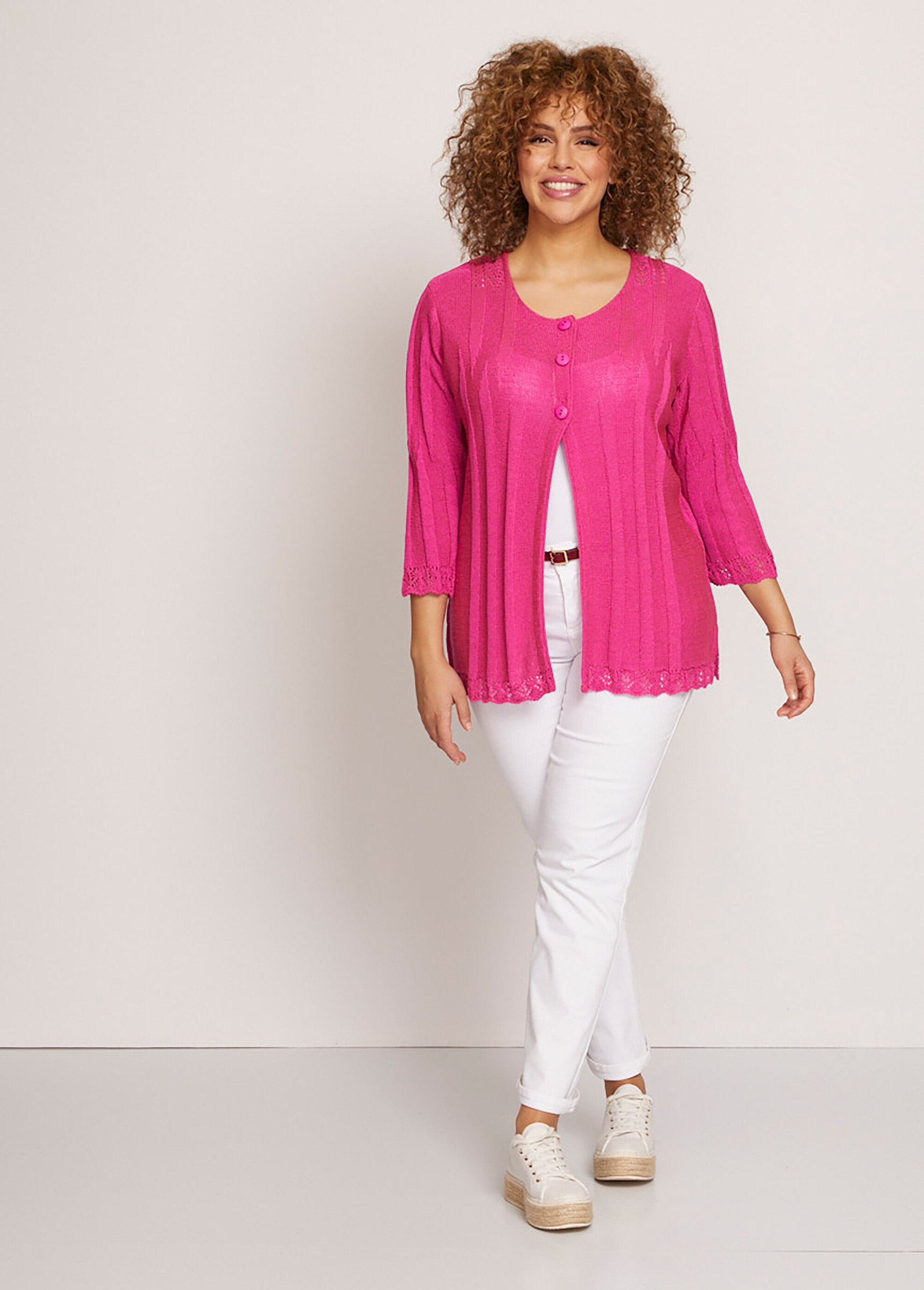 Lang_opengewerkt_vest_met_knopen_Fuchsia_SF1_curvy