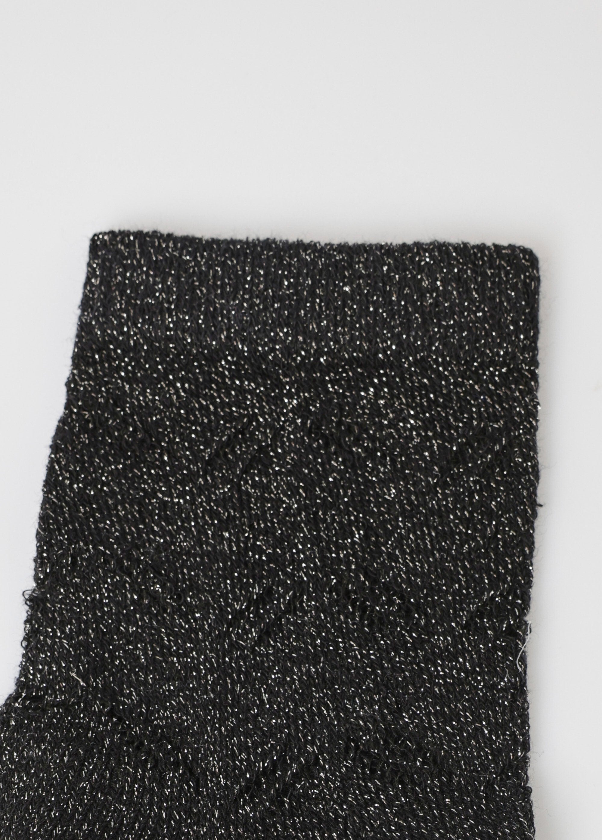 Geperforeerde_visgraat_sokken,_metallic_Noir_DE3_slim