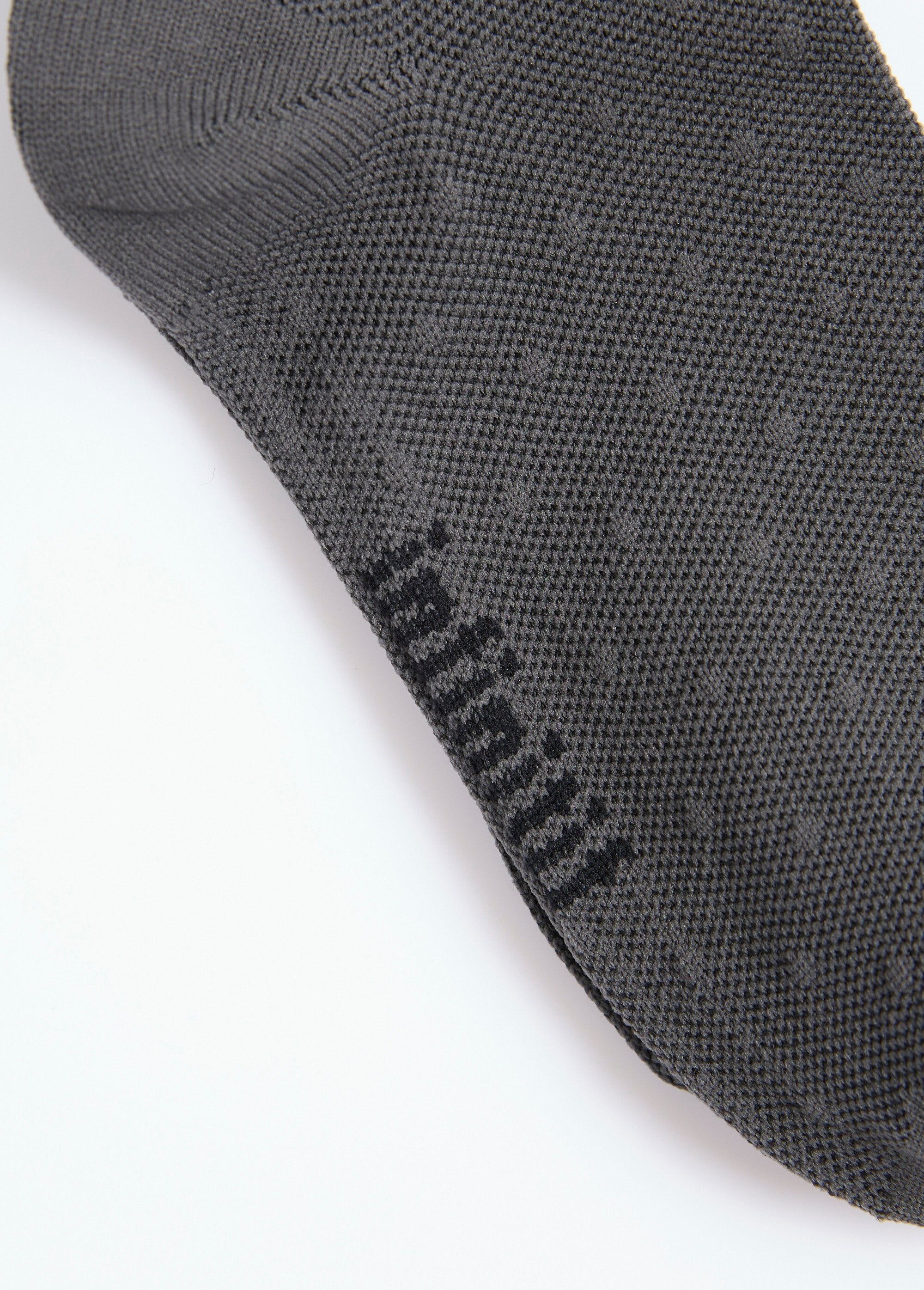 Dunne_sokken_met_verschillende_designs_Noir_et_gris_DE4_slim