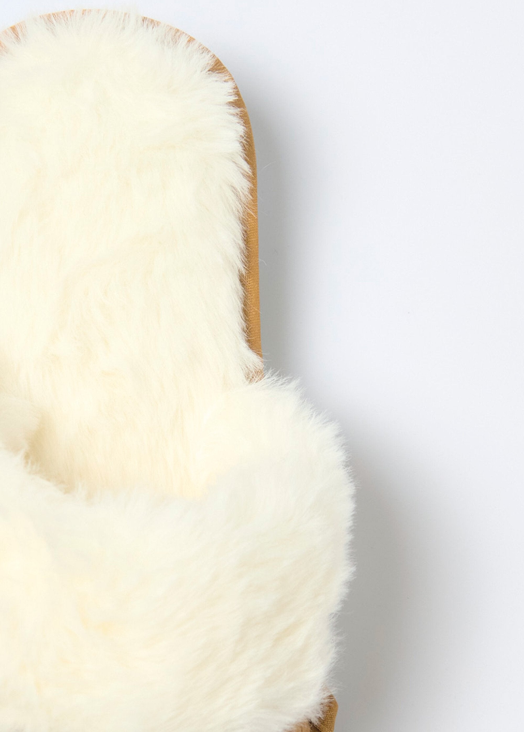 Pantoffels_met_bont_en_suède_voering_Camel_DE1_slim