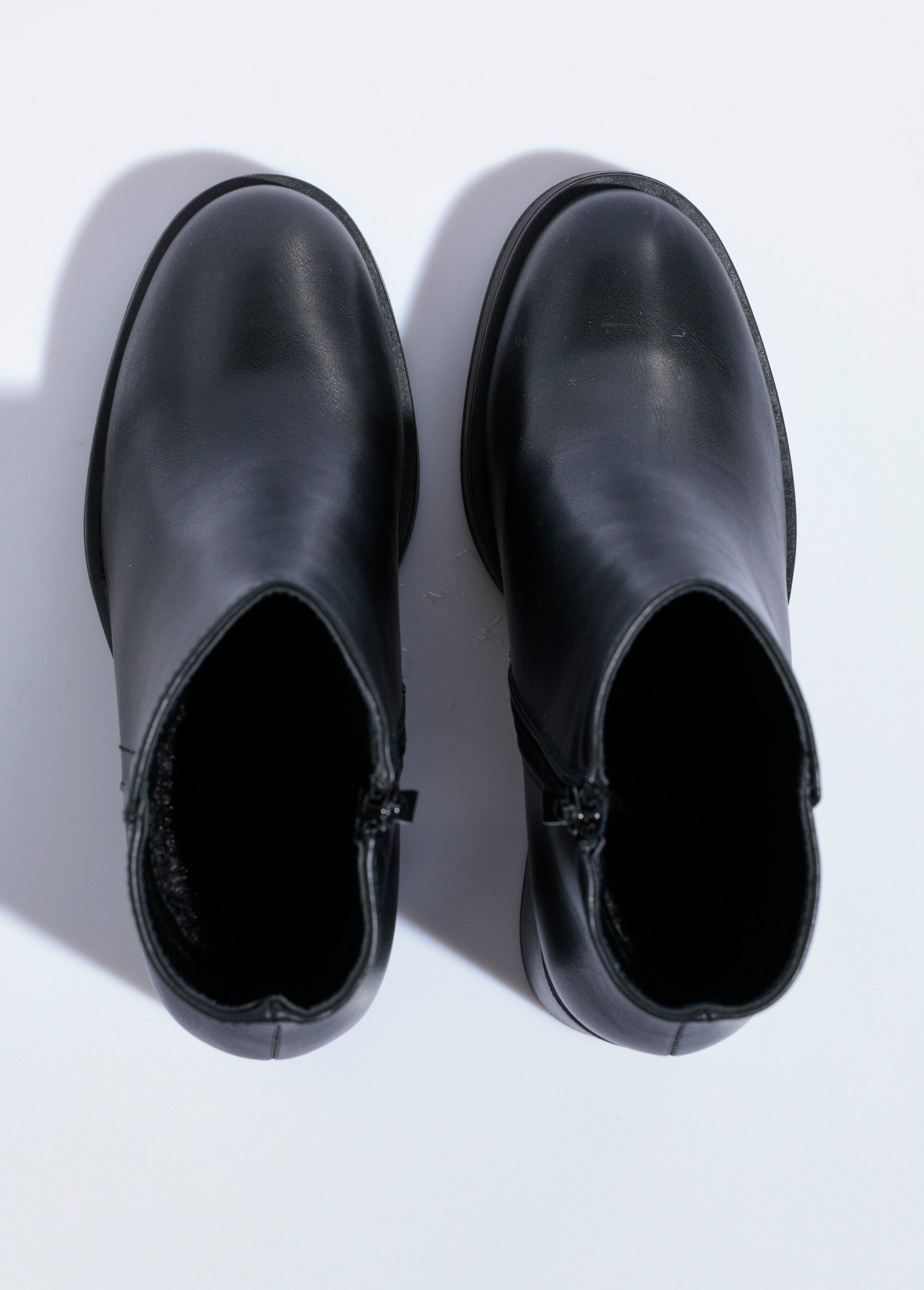 Laarzen_met_ronde_hak,_dikke_zool_Noir_OV1_slim