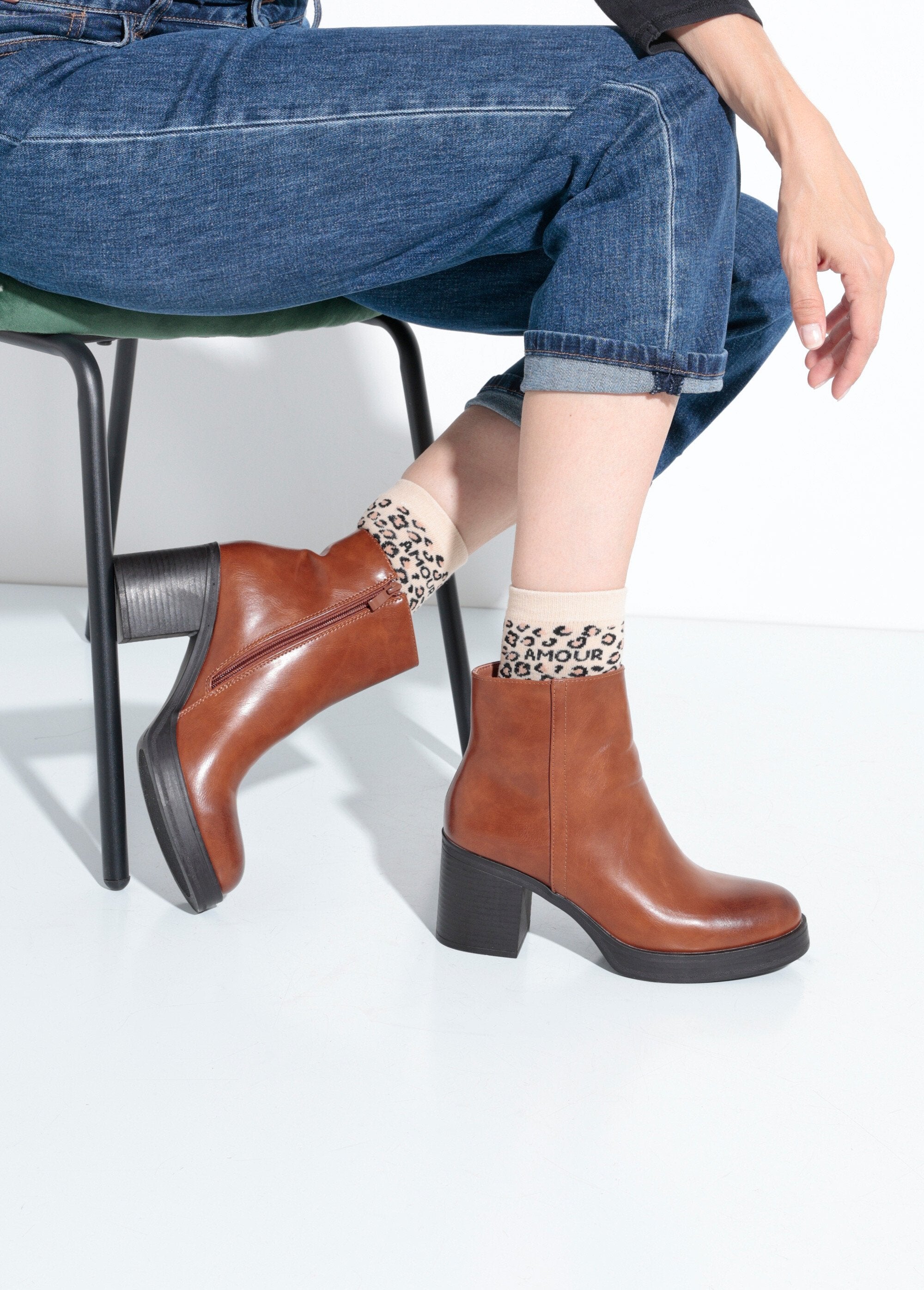 Laarzen_met_ronde_hak,_dikke_zool_Camel_SF1_slim