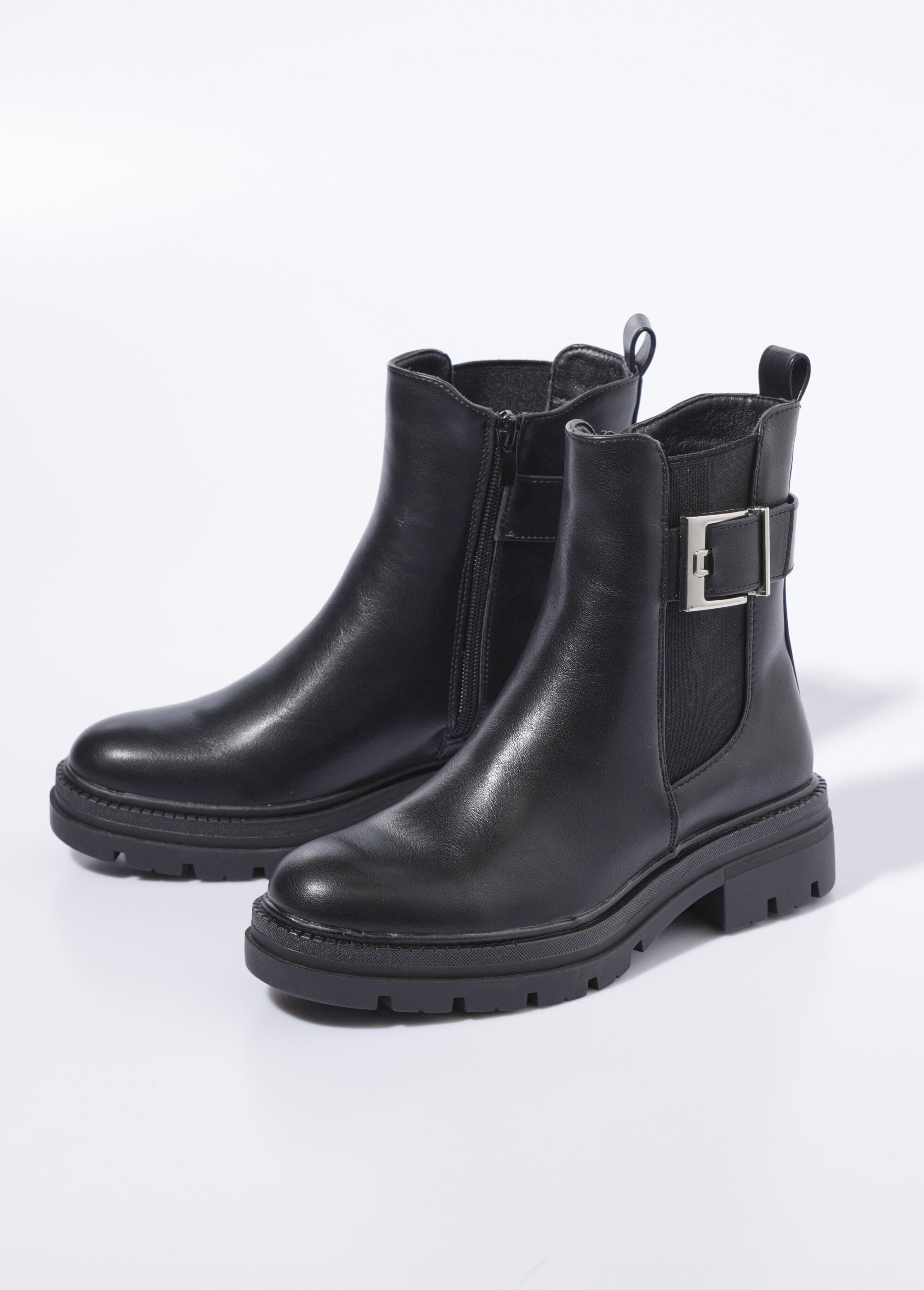 Chelsea_boots_met_ingekeepte_zool_en_gesp_Noir_DE1_slim