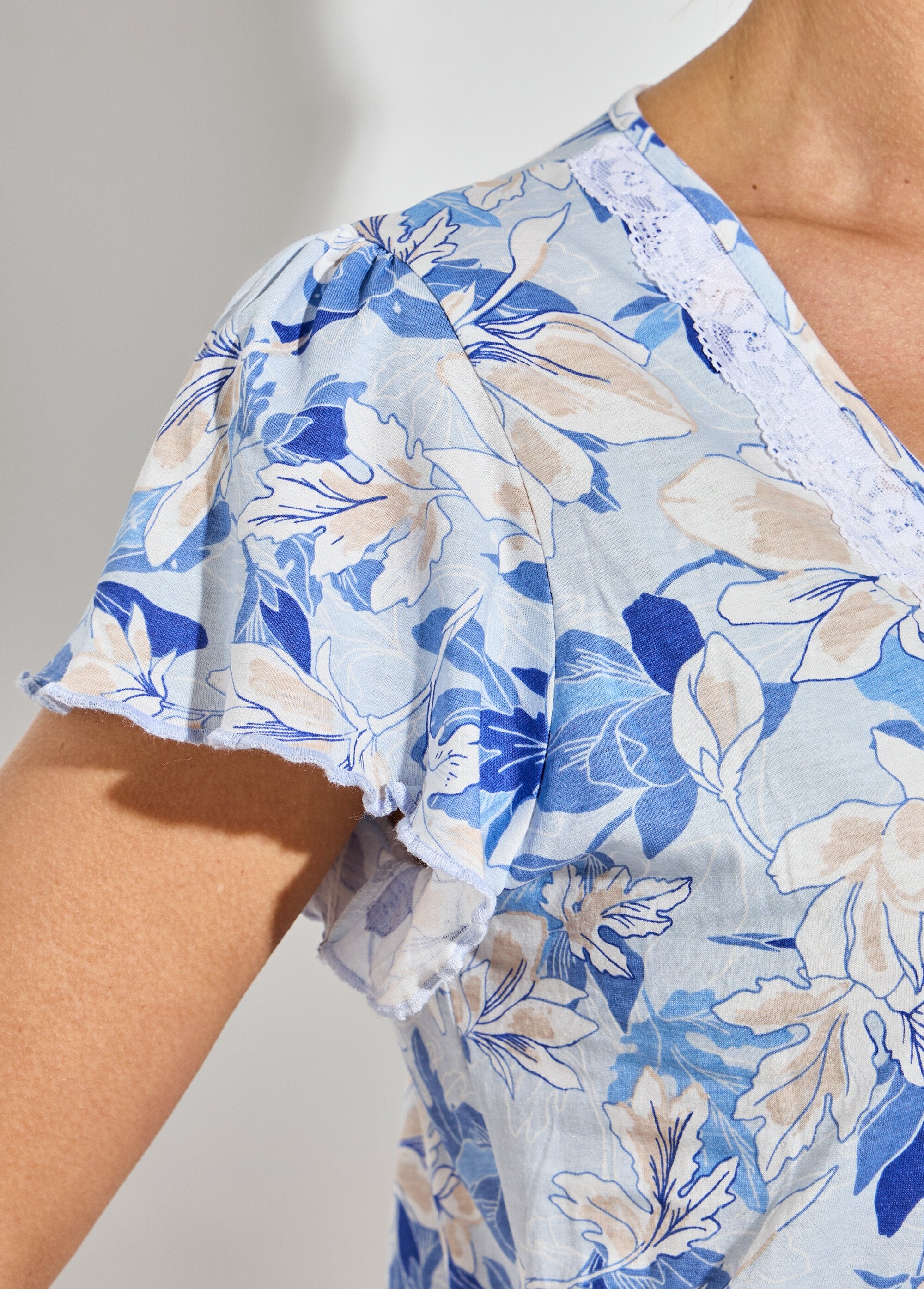 Nachthemd_van_katoenen_kant_Blauwdruk_DE2_slim