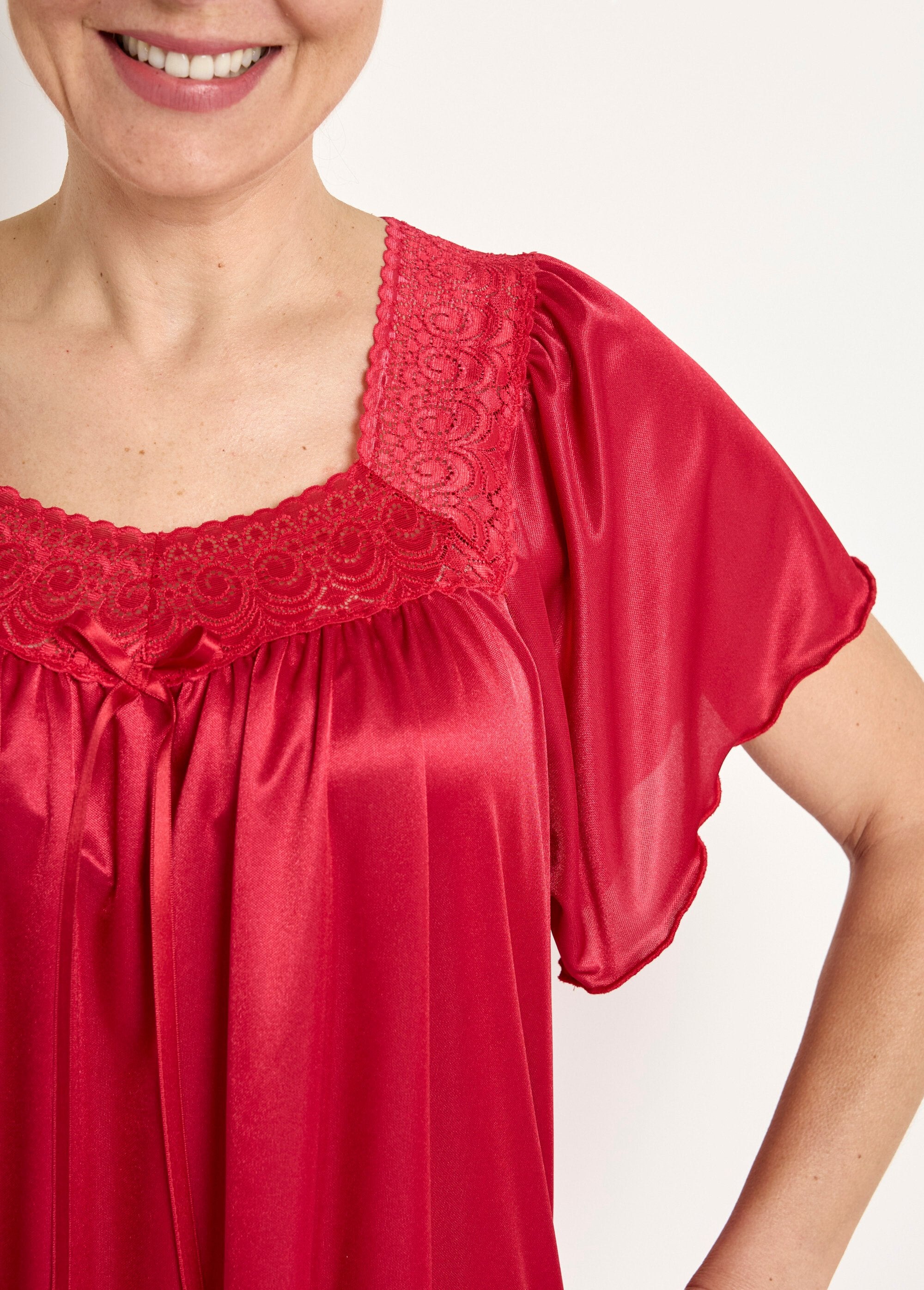 Lang_satijnen_nachthemd_antistatisch_kant_Rubis_DE1_slim