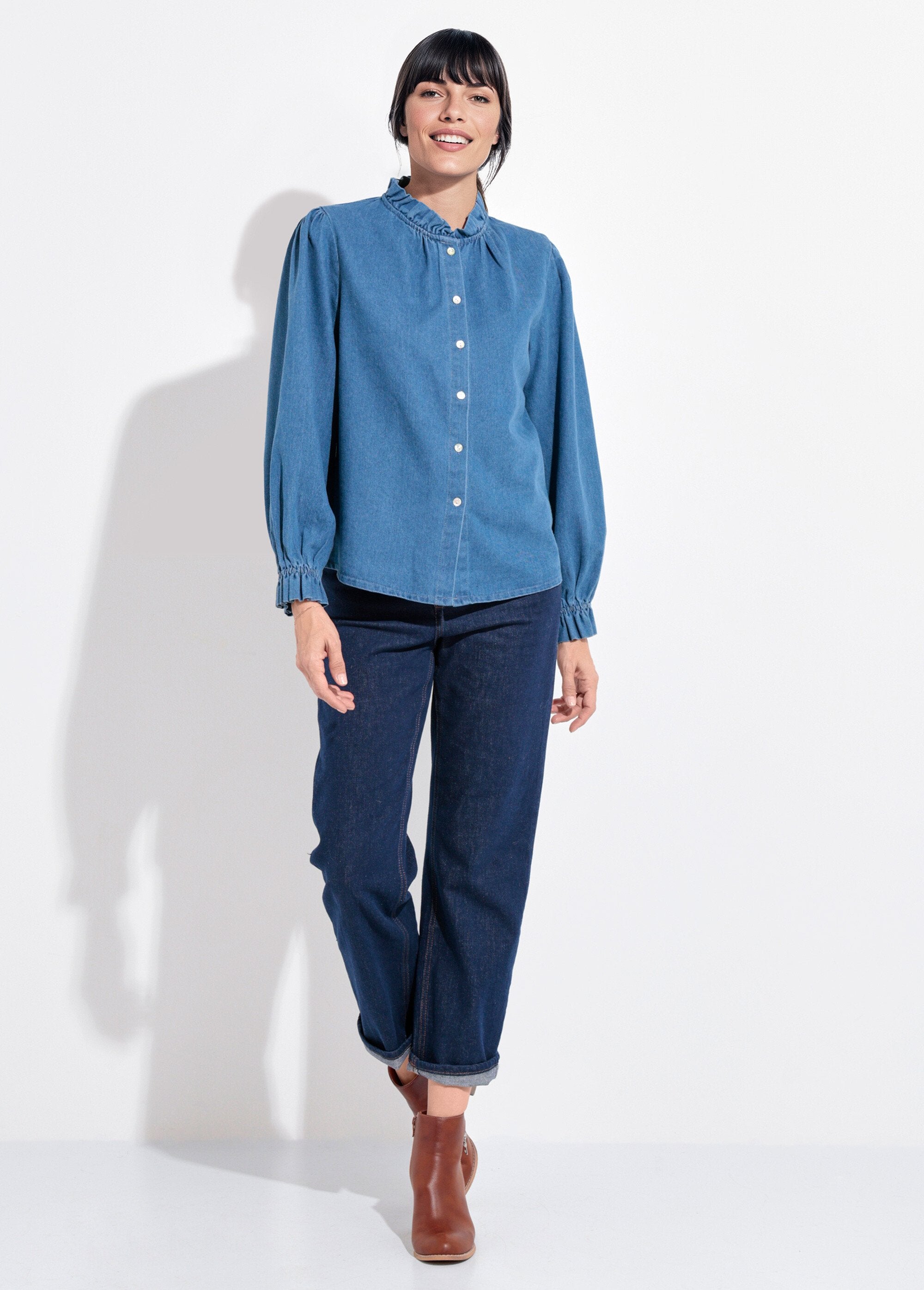 Denim_overhemd_met_knoopsluiting,_kraag_met_ruches_Denim_SF1_slim