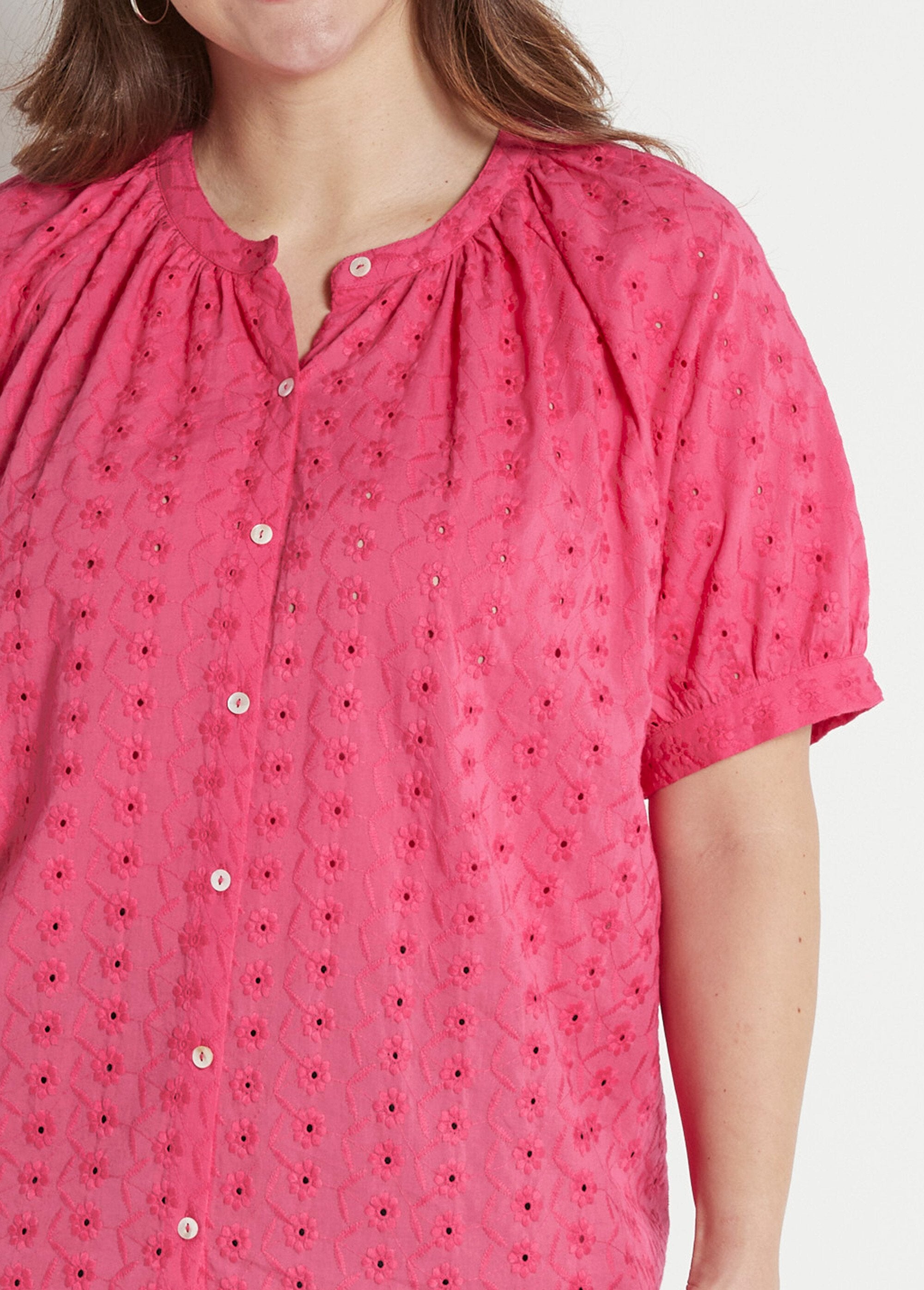 Los_katoenen_shirt,_geborduurd,_kraagloos_Fuchsia_DE1_curvy