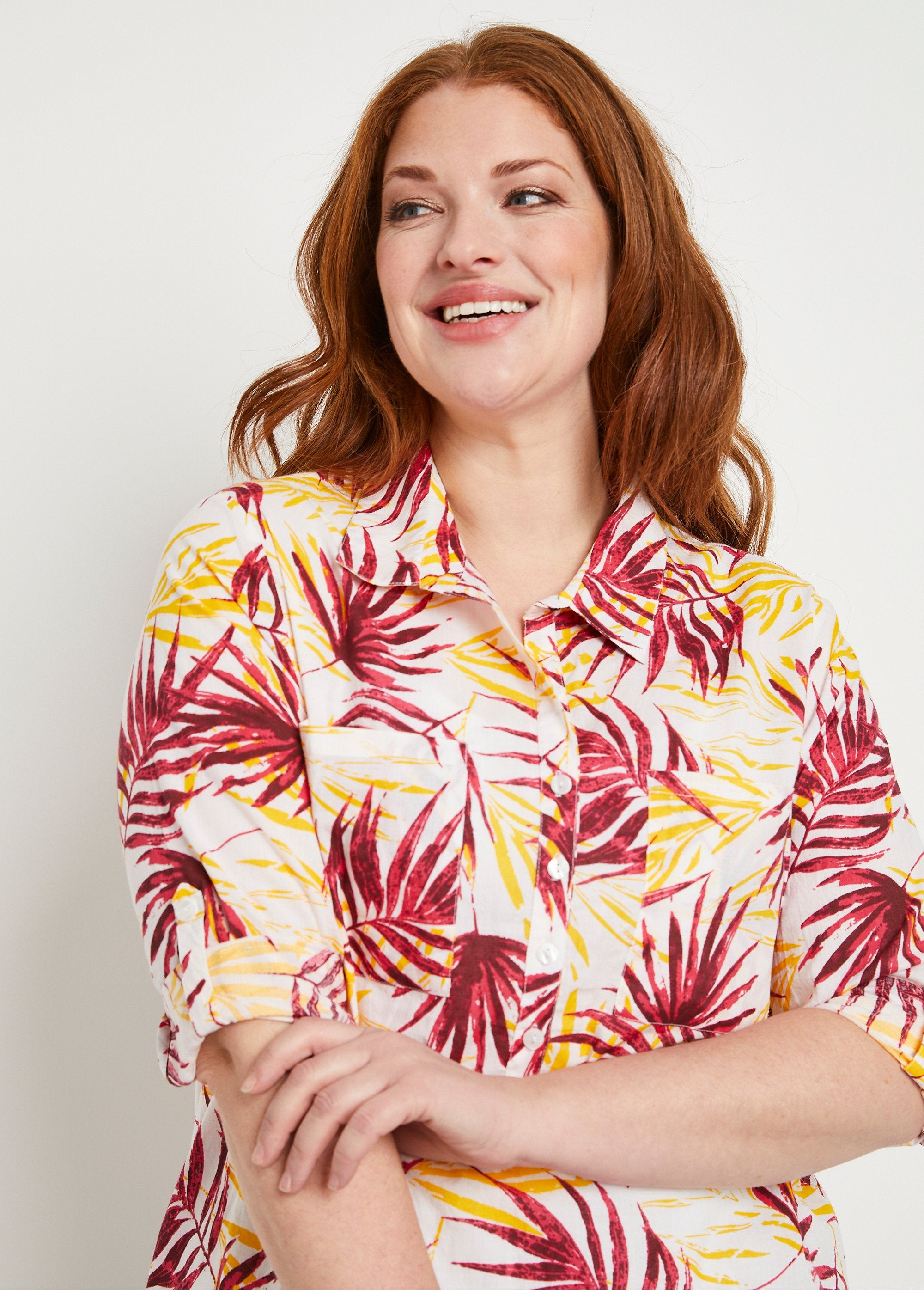 Lange_katoenen_blouse_met_knoopsluiting_Imprime_rouge_DE1_curvy