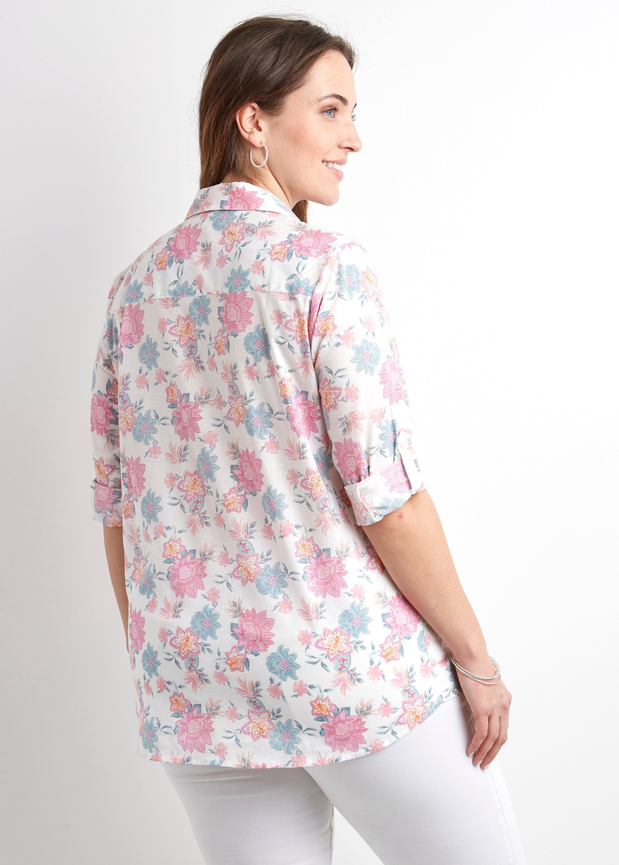 Lange_katoenen_blouse_met_knoopsluiting_en_bloemenprint_Imprime_rose_DO1_curvy