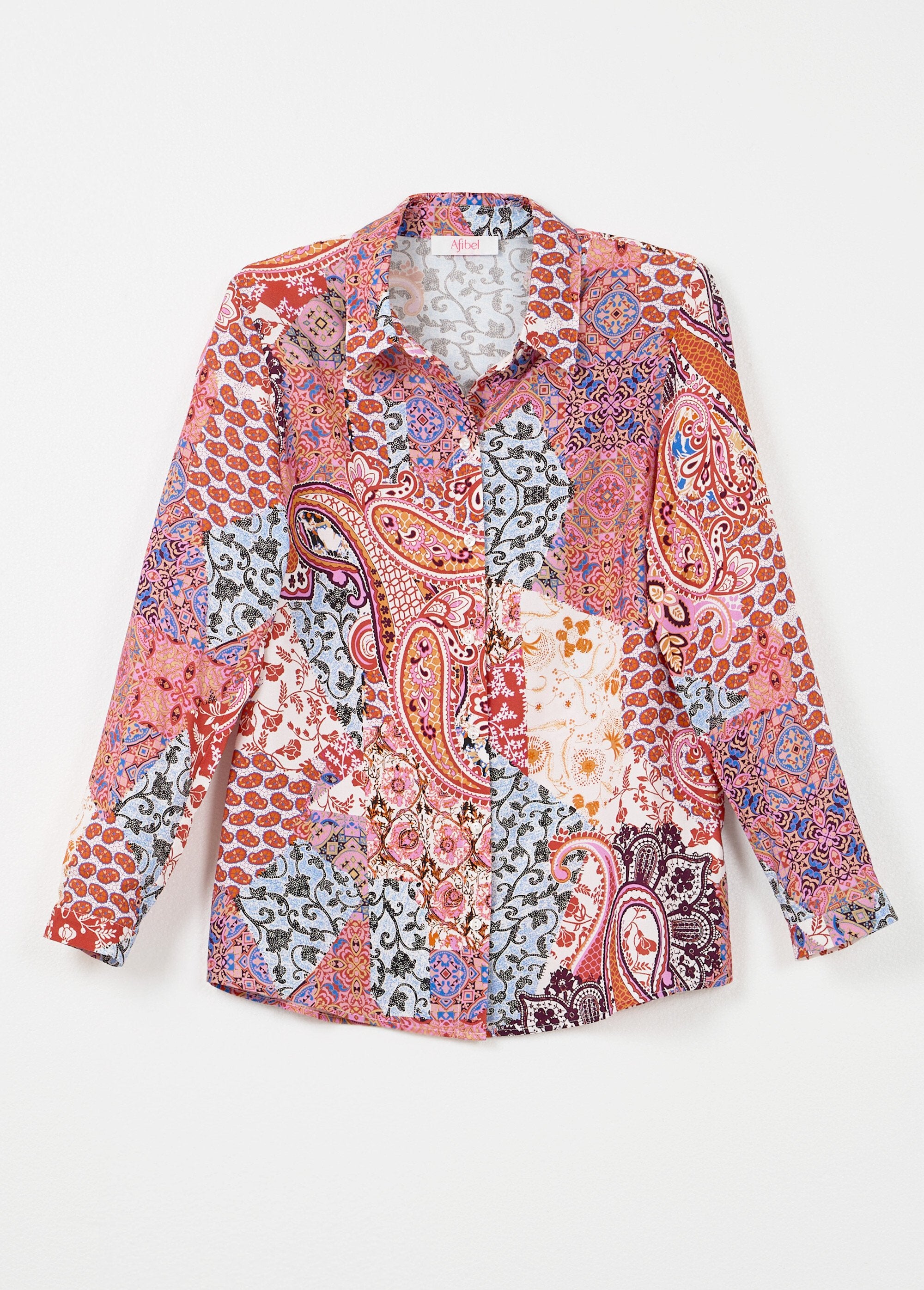 Lange_blouse_met_knoopsluiting_en_vloeiende_kasjmierprint_Imprime_rose_AP1_slim
