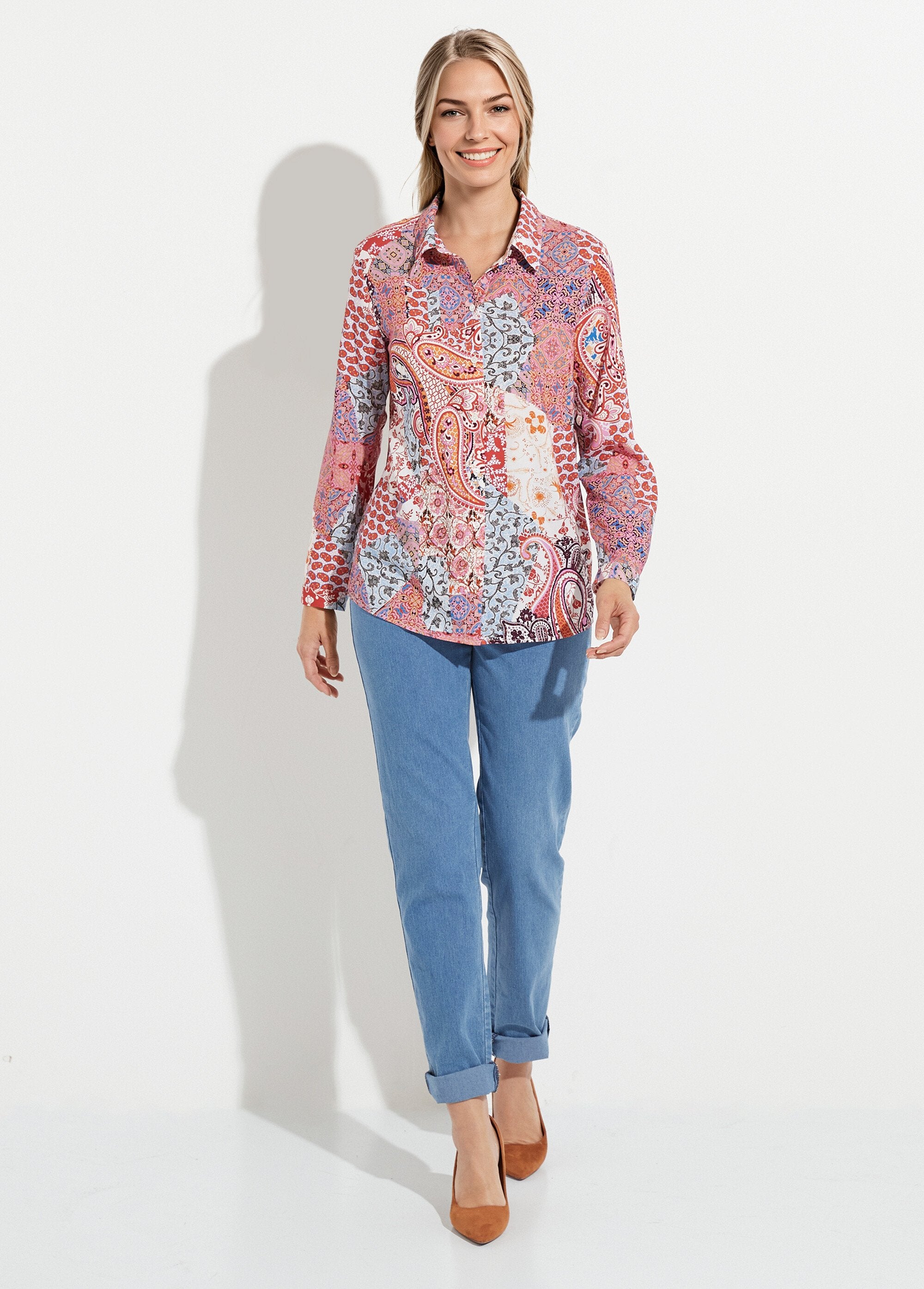 Lange_blouse_met_knoopsluiting_en_vloeiende_kasjmierprint_Imprime_rose_SF1_slim
