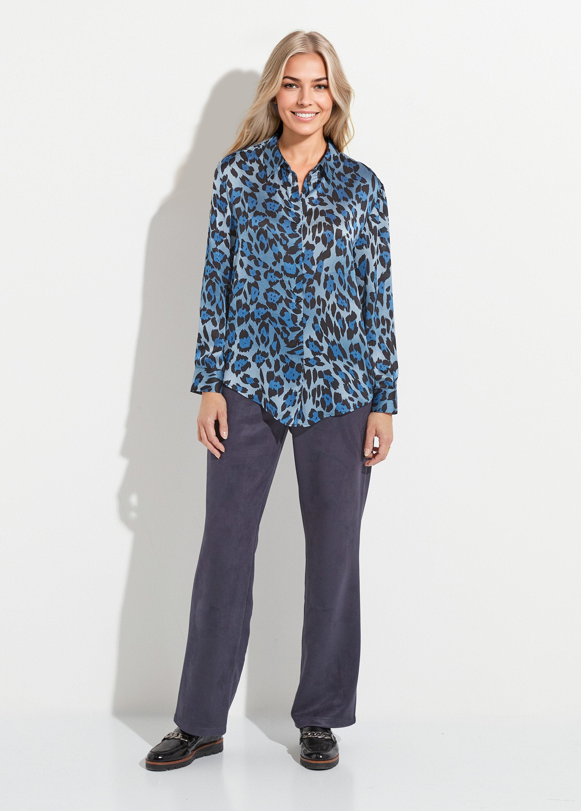 Satijnen_blouse_met_lange_mouwen_en_knopen_Imprime_bleu_SF1_slim