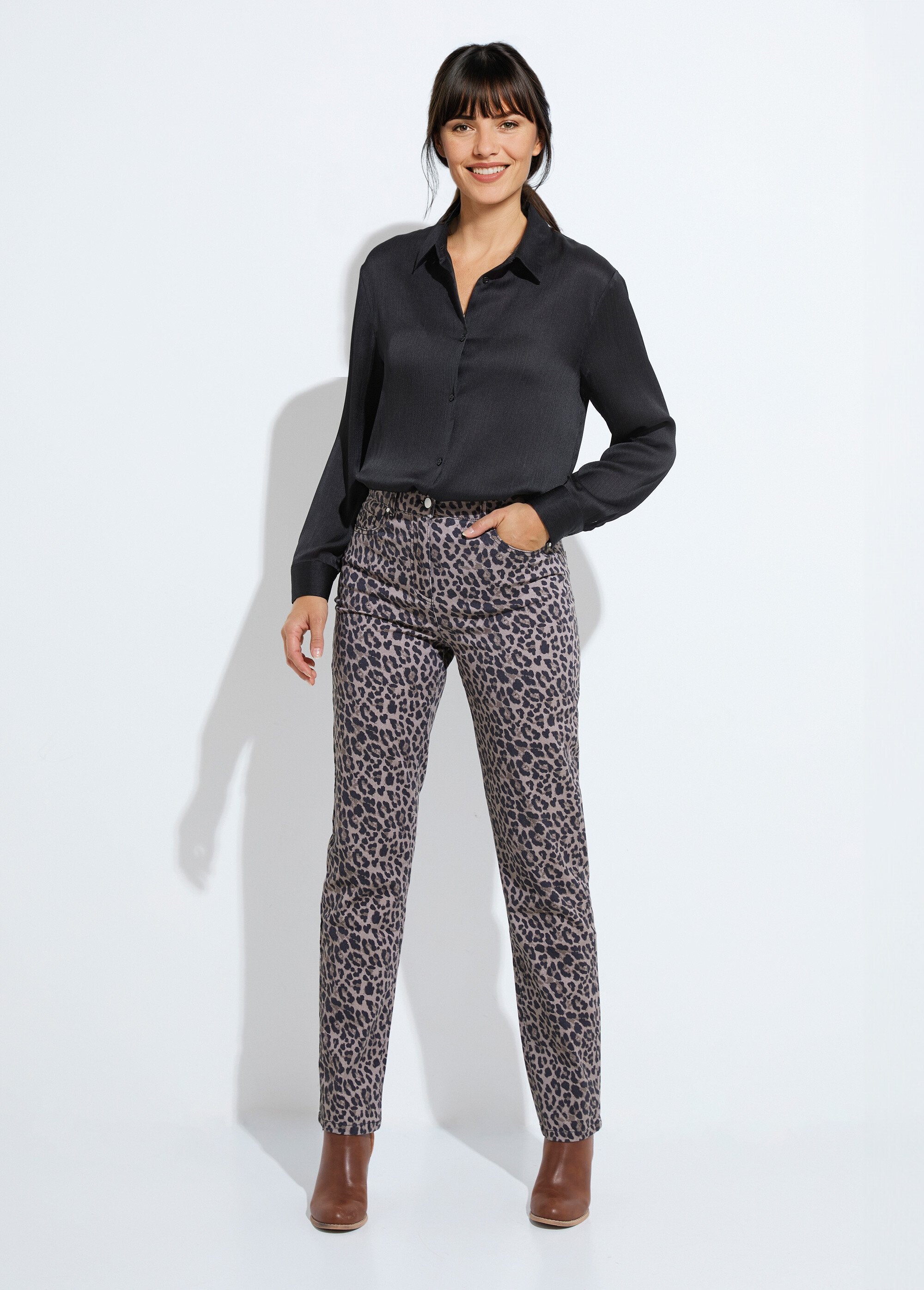 Satijnen_blouse_met_lange_mouwen_en_knopen_Noir_SF1_slim