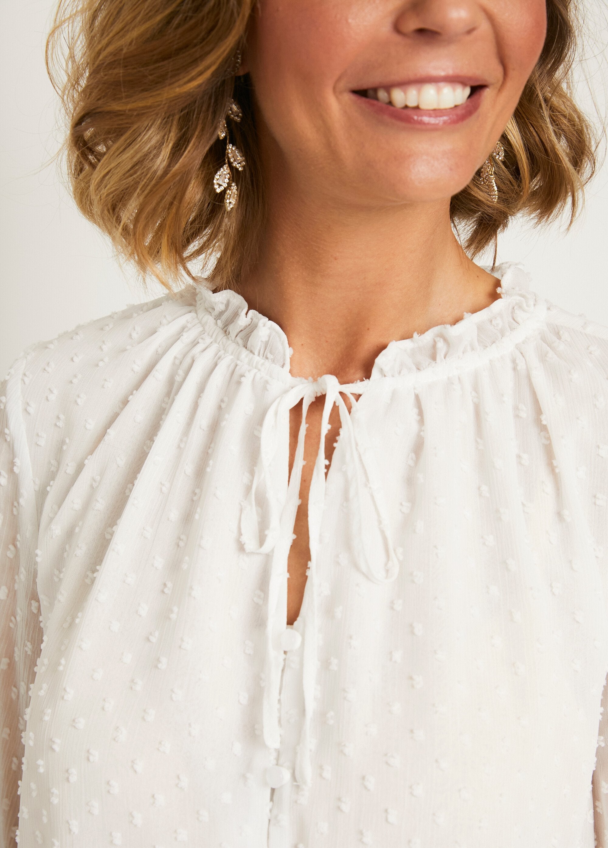 Effen_plumetis_voile_blouse_met_knoopsluiting_Ecru_DE3_slim