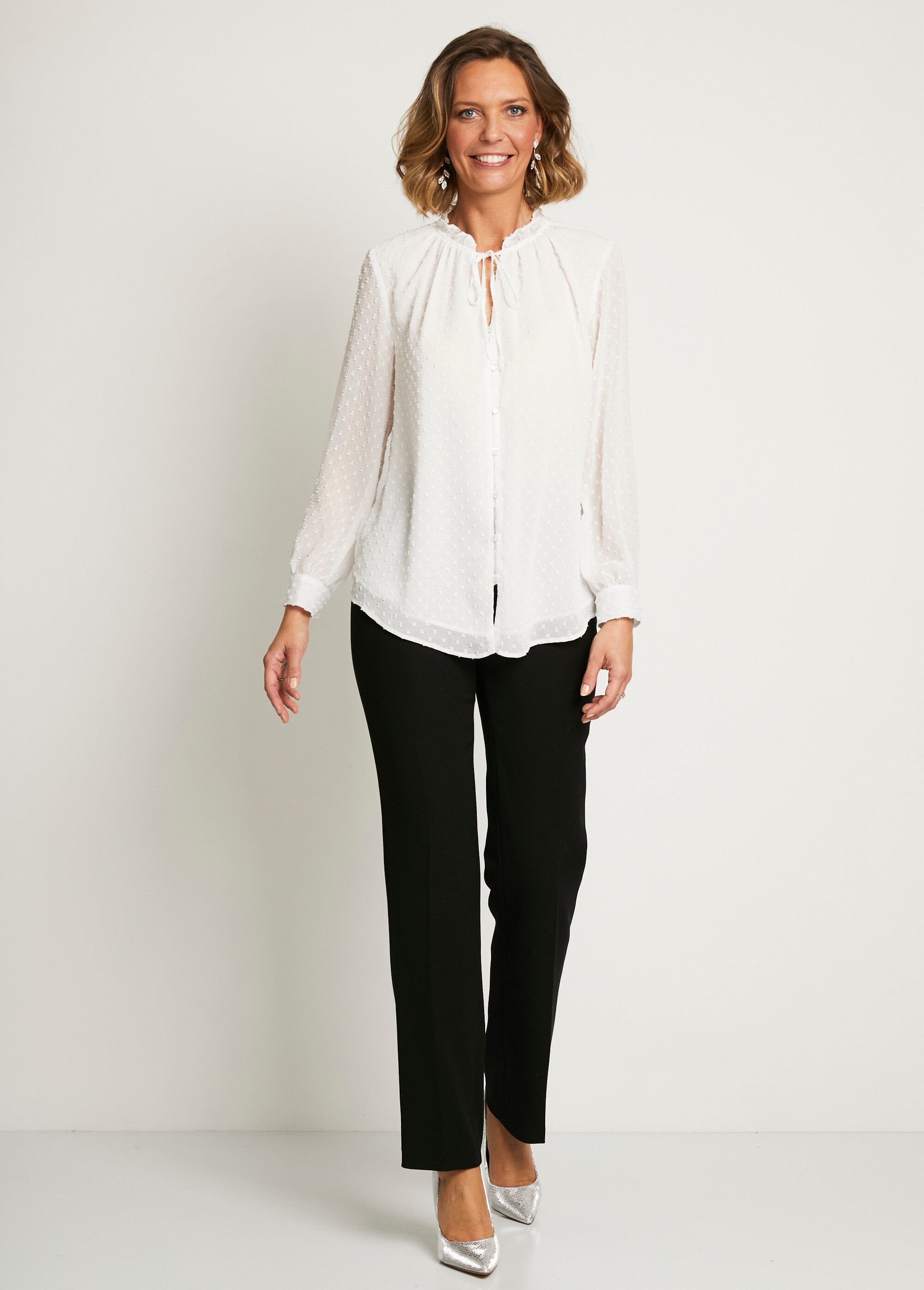 Effen_plumetis_voile_blouse_met_knoopsluiting_Ecru_SF1_slim