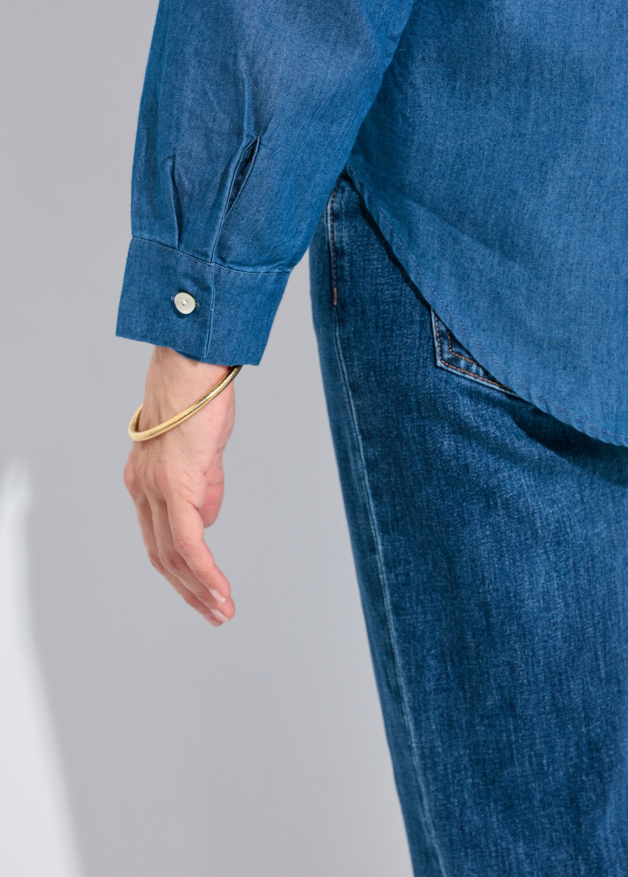 Chambray_overhemd_met_lange_mouwen_en_getailleerde_kraag_Denim_DE2_slim