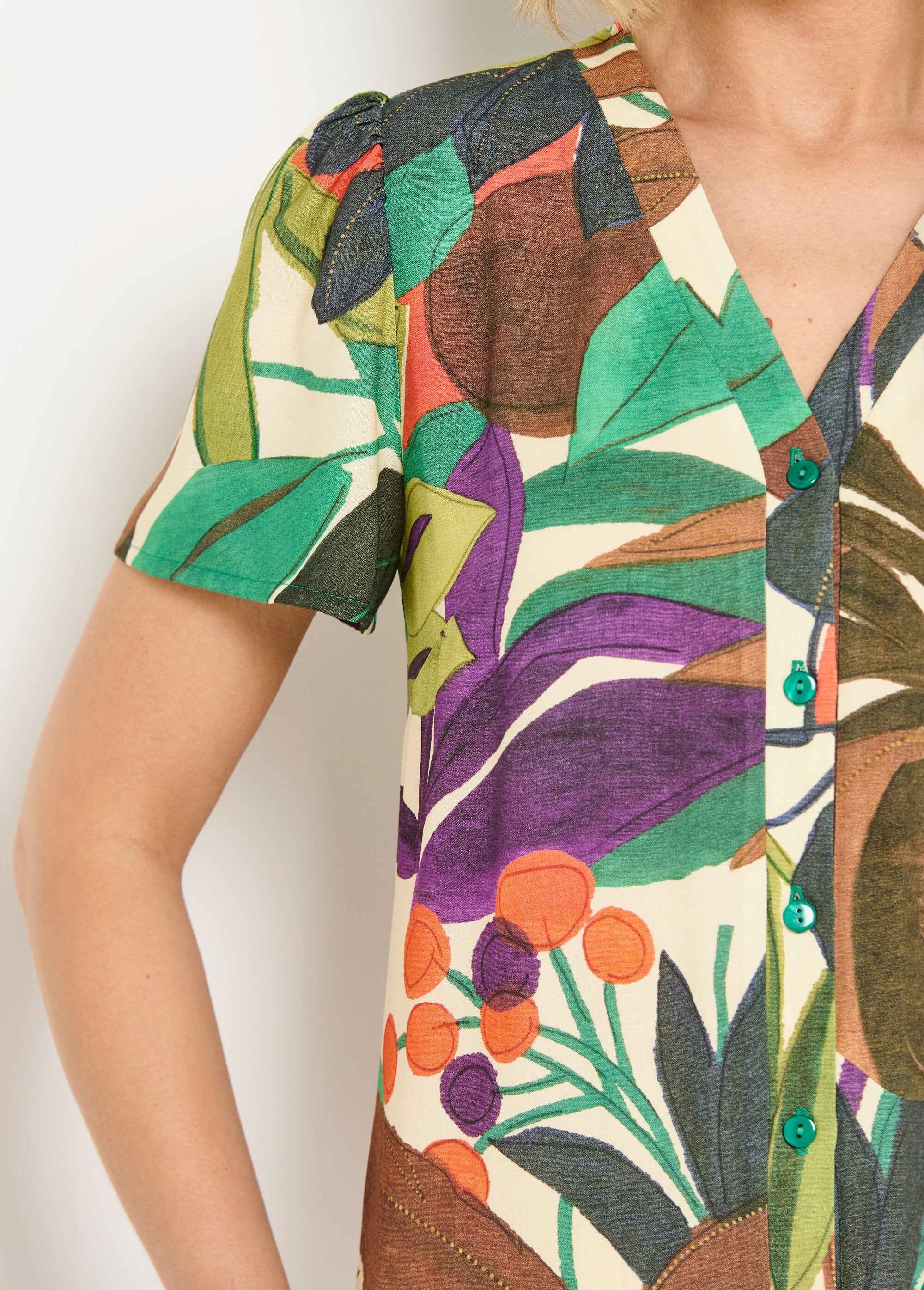 V-hals_blouse_met_korte_mouwen_en_plantenprint_Multicolore_DE1_slim
