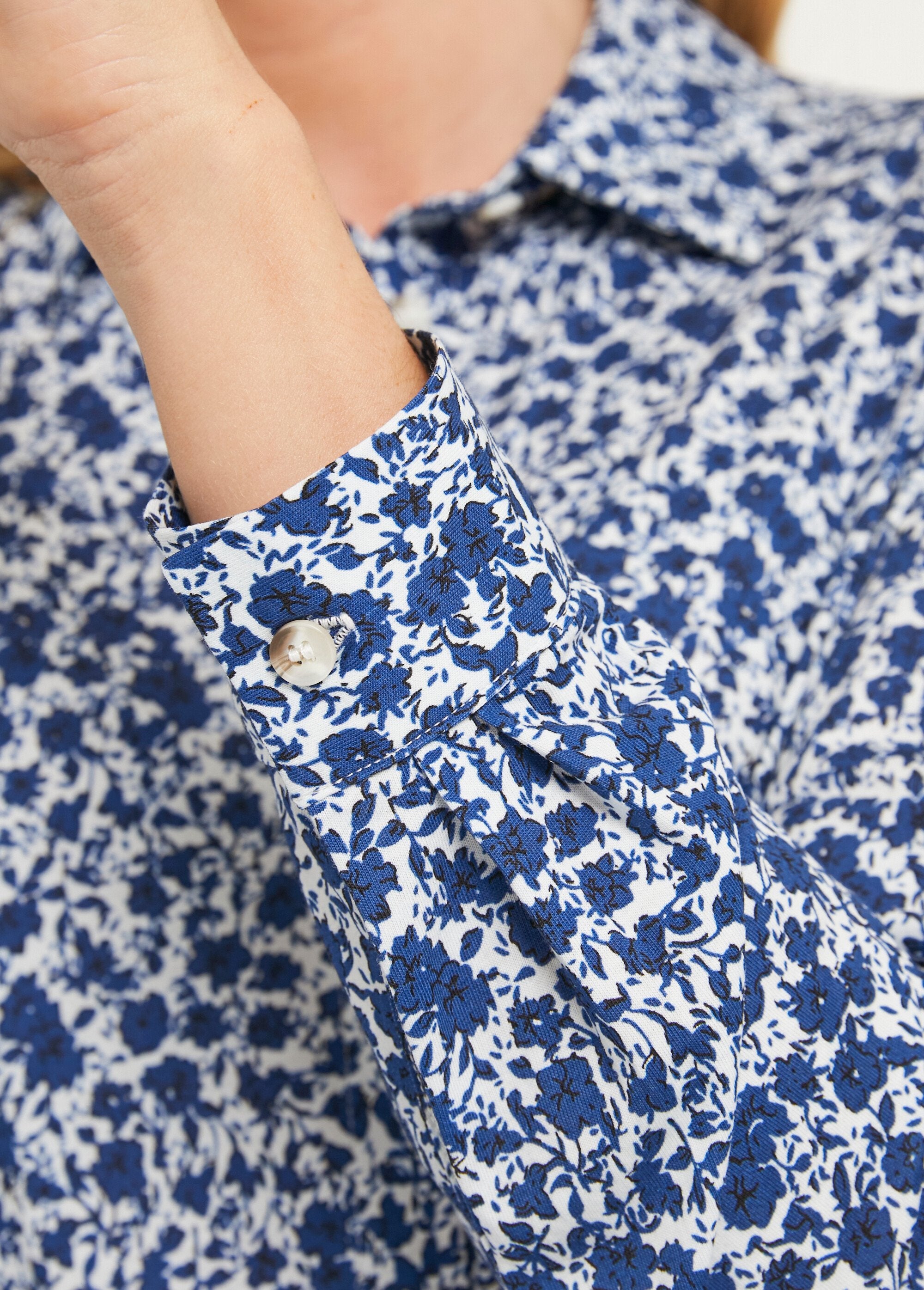 Katoenen_blouse_met_rechte_knopen_Bleu_DE3_slim